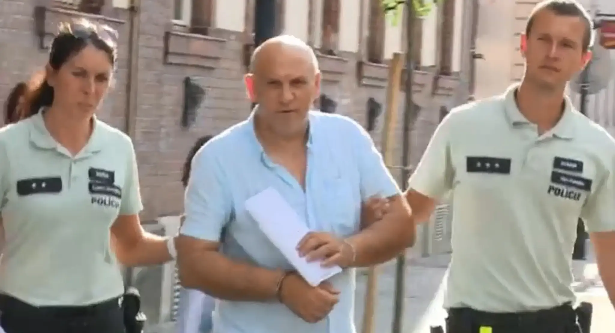 Šialený vodič z Lučenca si to namieril na policajta. Dnes sa postavil pred súd