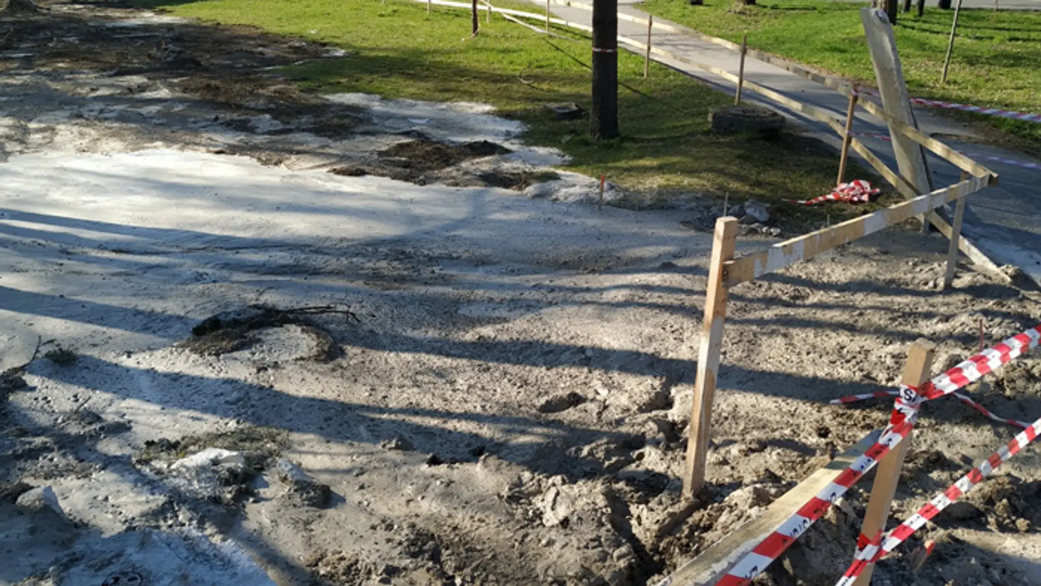 Vyliaty betón pri Zimnom štadióne v Banskej Bystrici.