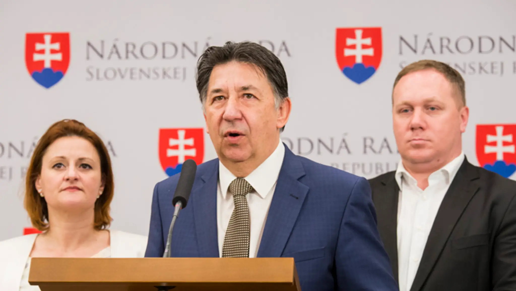 Poslanci OĽaNO Natália Blahová, Ján Budaj a Richard Vašečka.