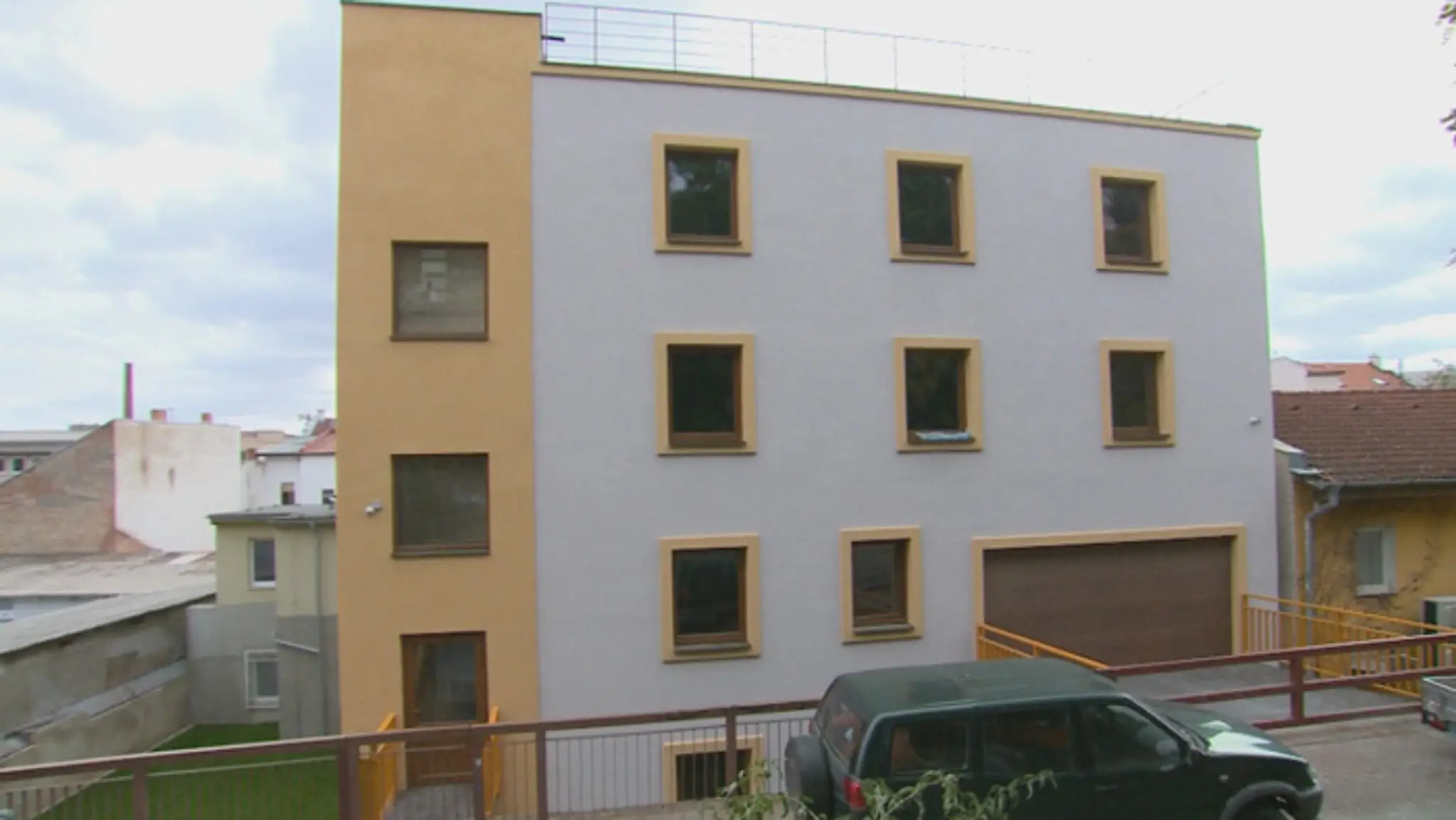 Čierna stavba v Nitre - z kontajnerov vyrástol obytný dom.