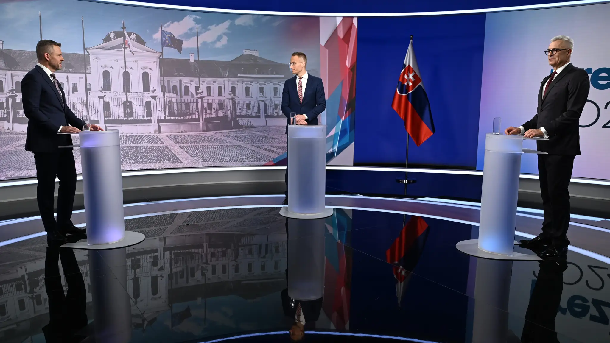 Predvolebná diskusia s Petrom Pellegrinim a Ivanom Korčokom.