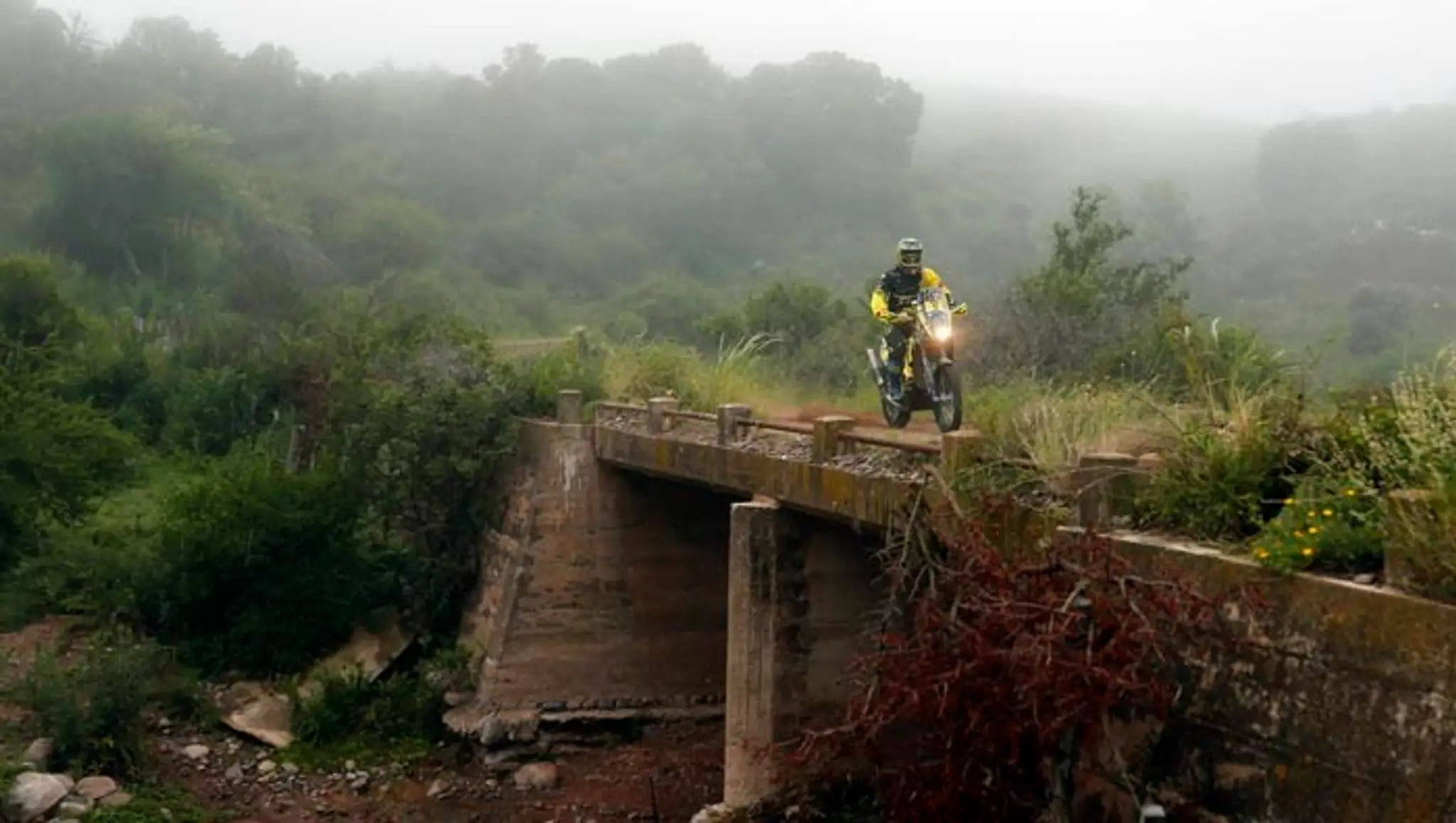 Slovenský motocyklista Štefan Svitko na KTM počas 2. etapy Rely Dakar.