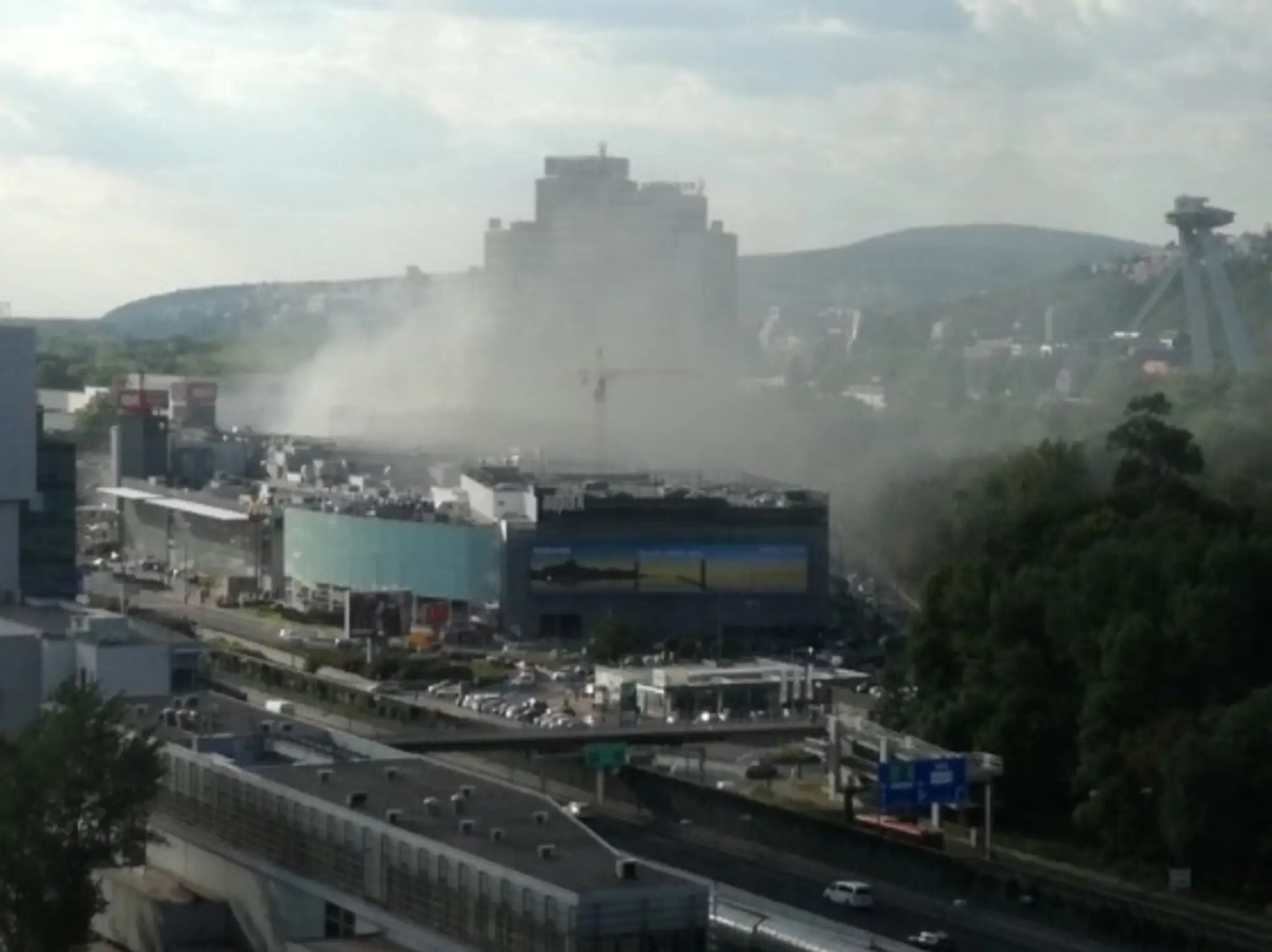 Obchodné centrum zachvátil oheň v utorok popoludní.