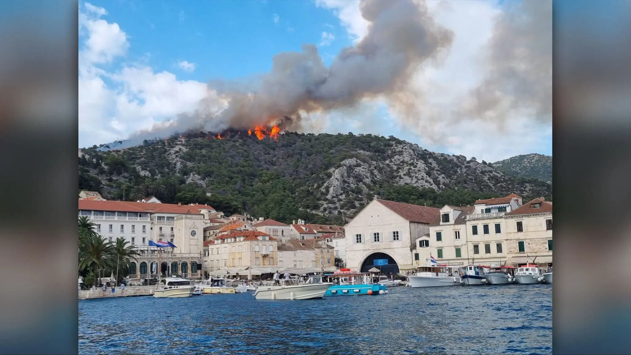 Požiar na ostrove Hvar.