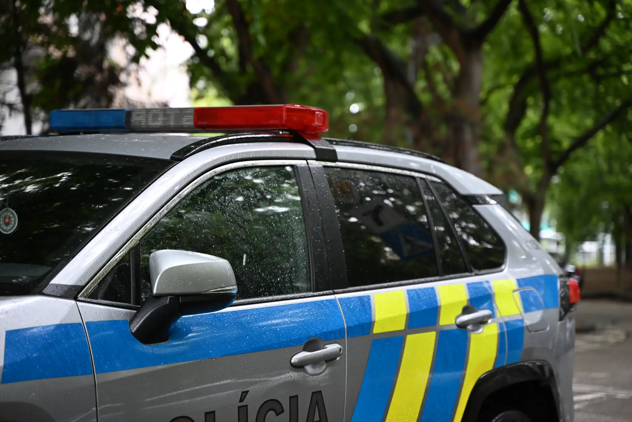 Polícia, policajné auto. Ilustračná snímka