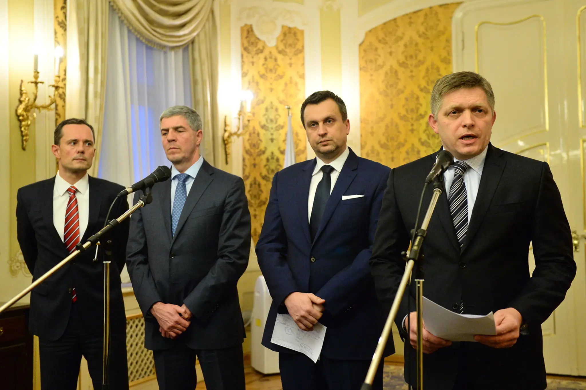 Robert Fico, Andrej Danko, Béla Bugár a Radoslav Procházka po podpise koaličnej zmluvy. (marec 2016)