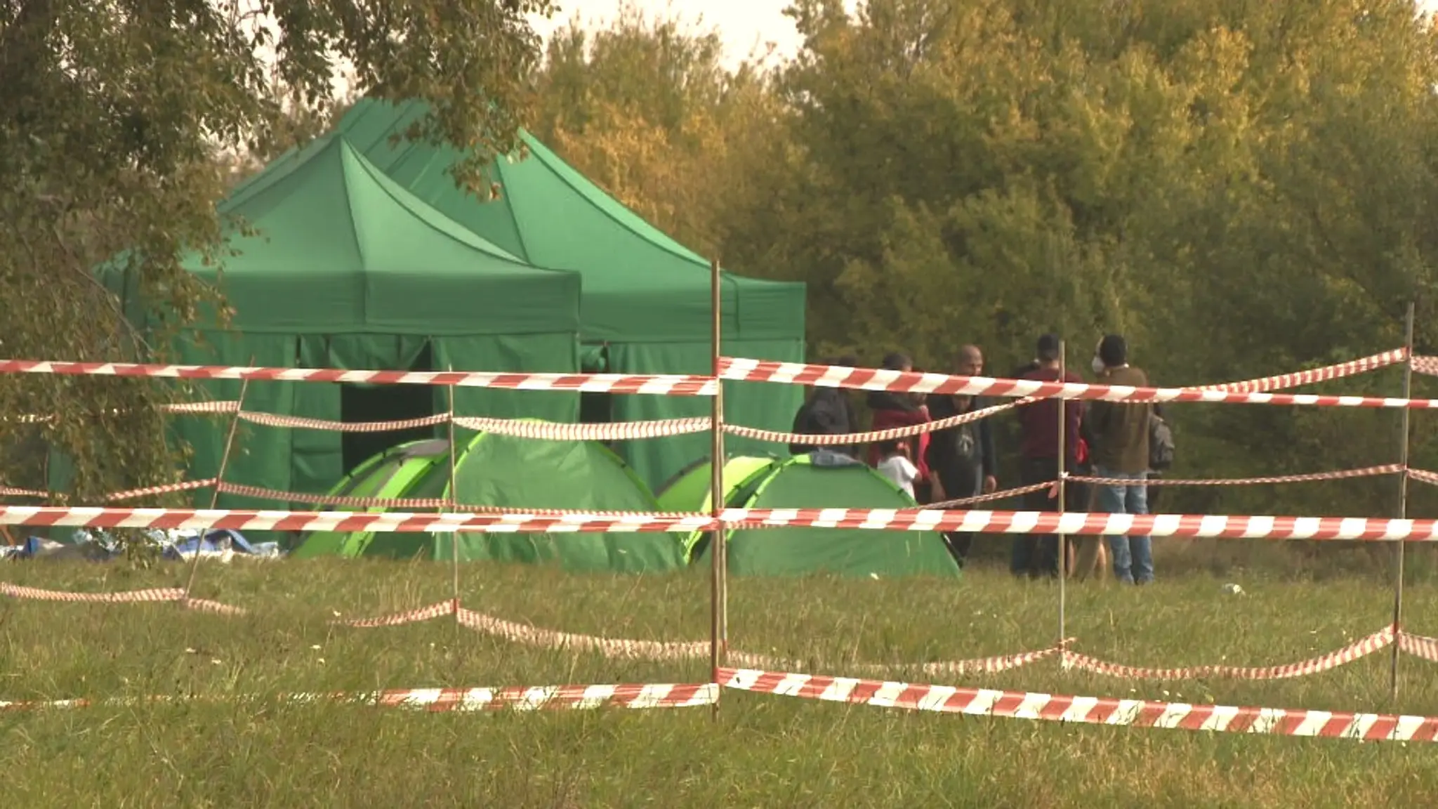 Provizórne stany pre migrantov.