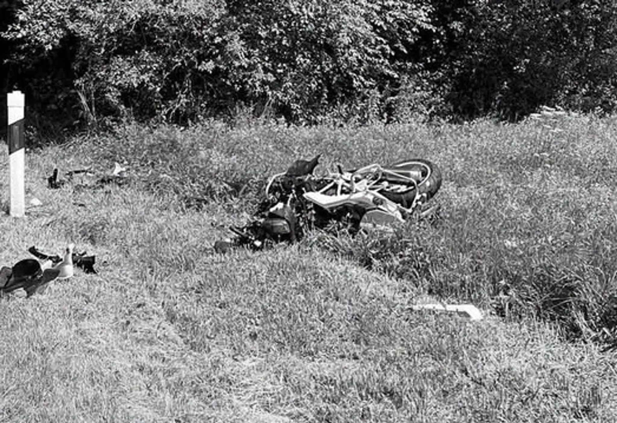Policajt na služobnom motocykli neprežil zrážku s autom na Liptove.