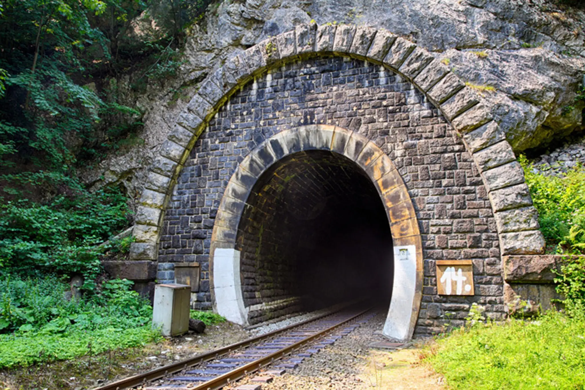 Čremošniansky tunel alebo ľudovo nazývaný Harmanecký tunel.