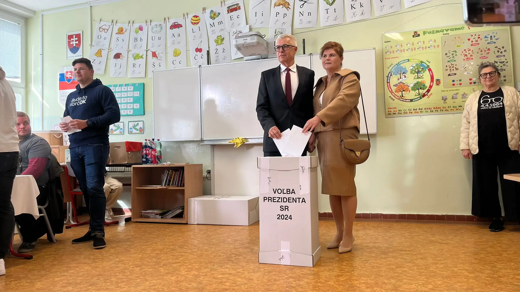 Ivan Korčok s manželkou odvolil v druhom kole.
