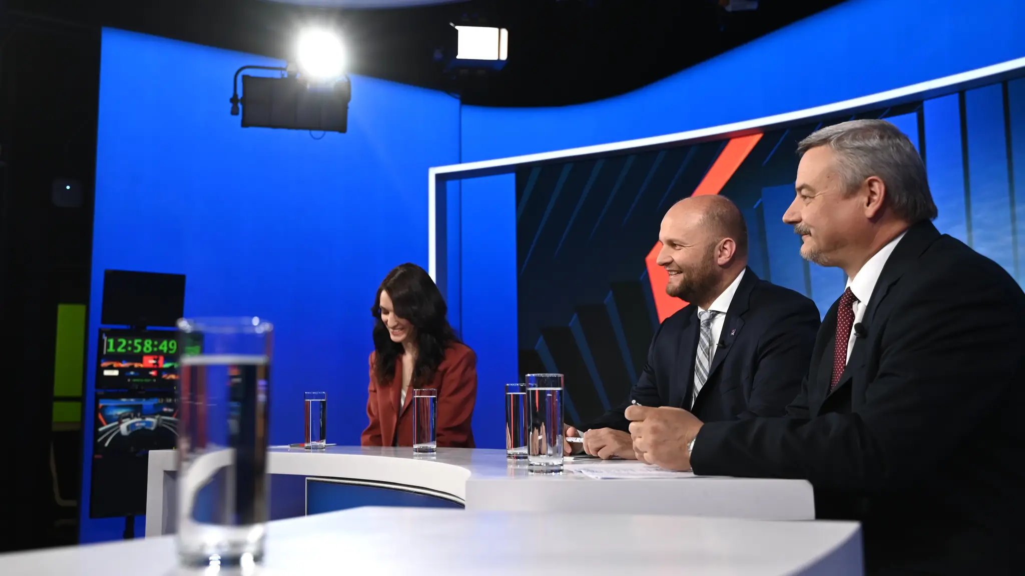 Hosťami Na telo boli Richard Sulík, Jaroslav Naď, József Berényi a Zuzana Gabrižová.