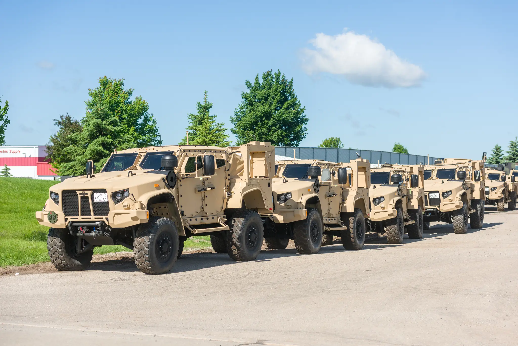 Taktické viacúčelové vozidlá (JLTV) 4x4 od spoločnosti Oshkosh.