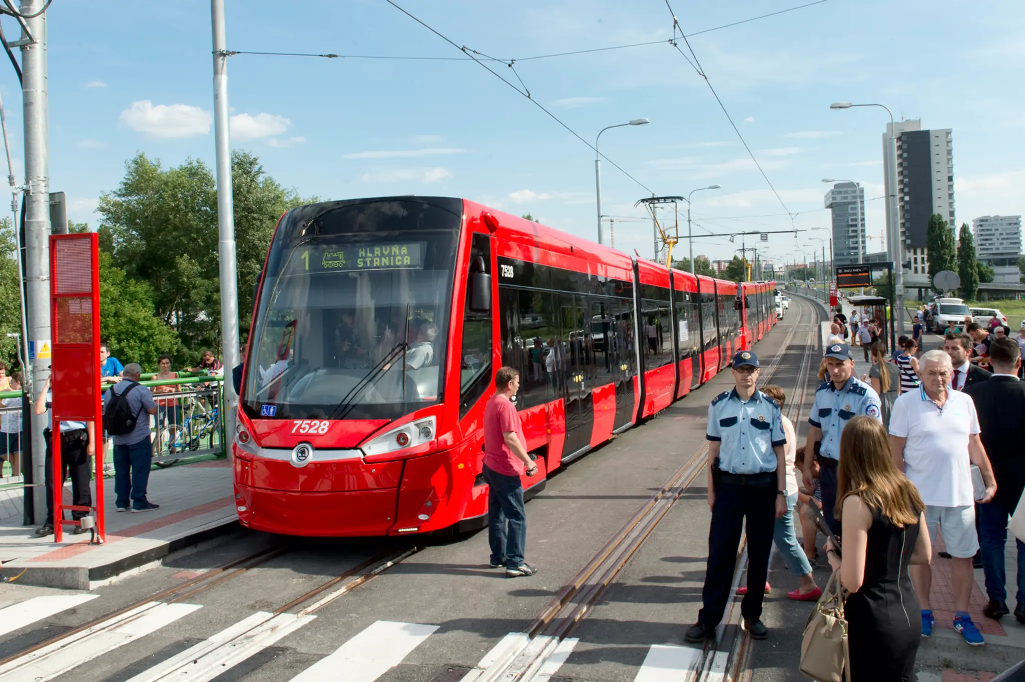 Električky v Petržalke pred premiérovou