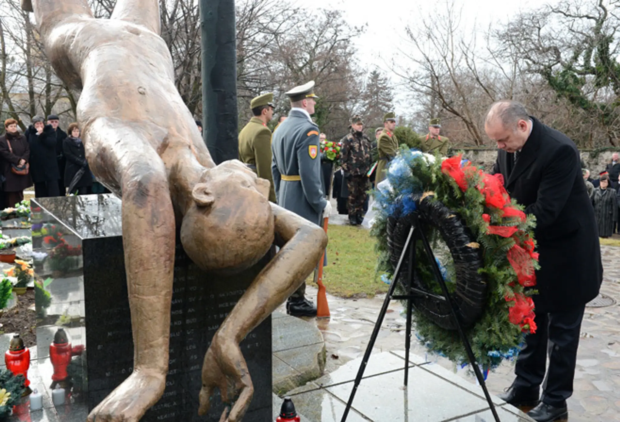 Prezident Andrej Kiska na pietnej spomienke v obci Hejce.