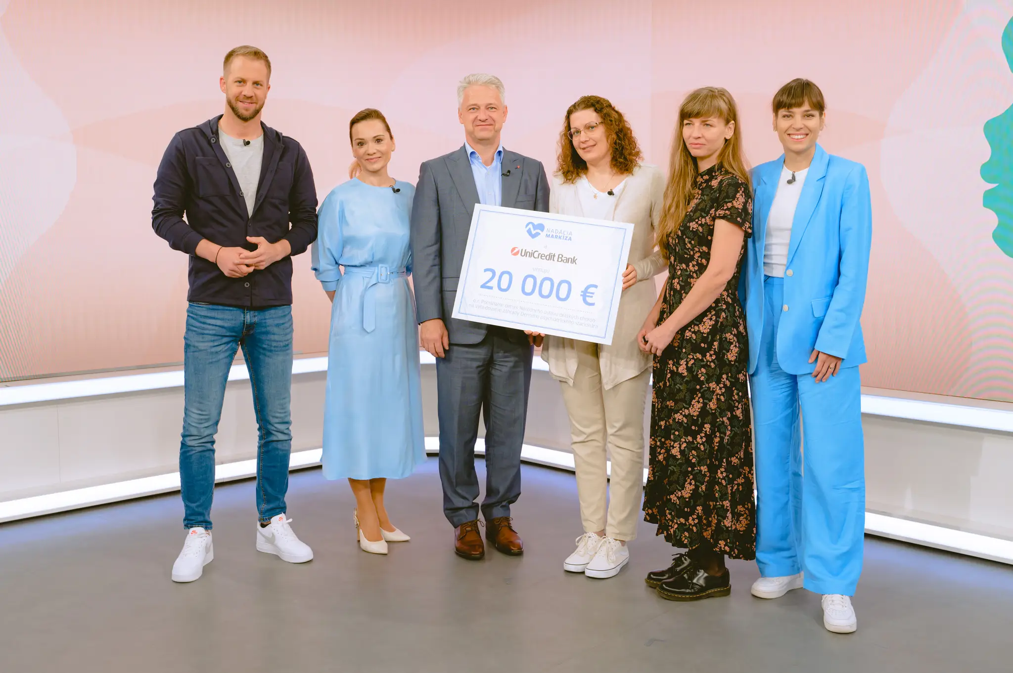 Pomáhame dobudovať záhradu pri Psychiatrickom stacionári