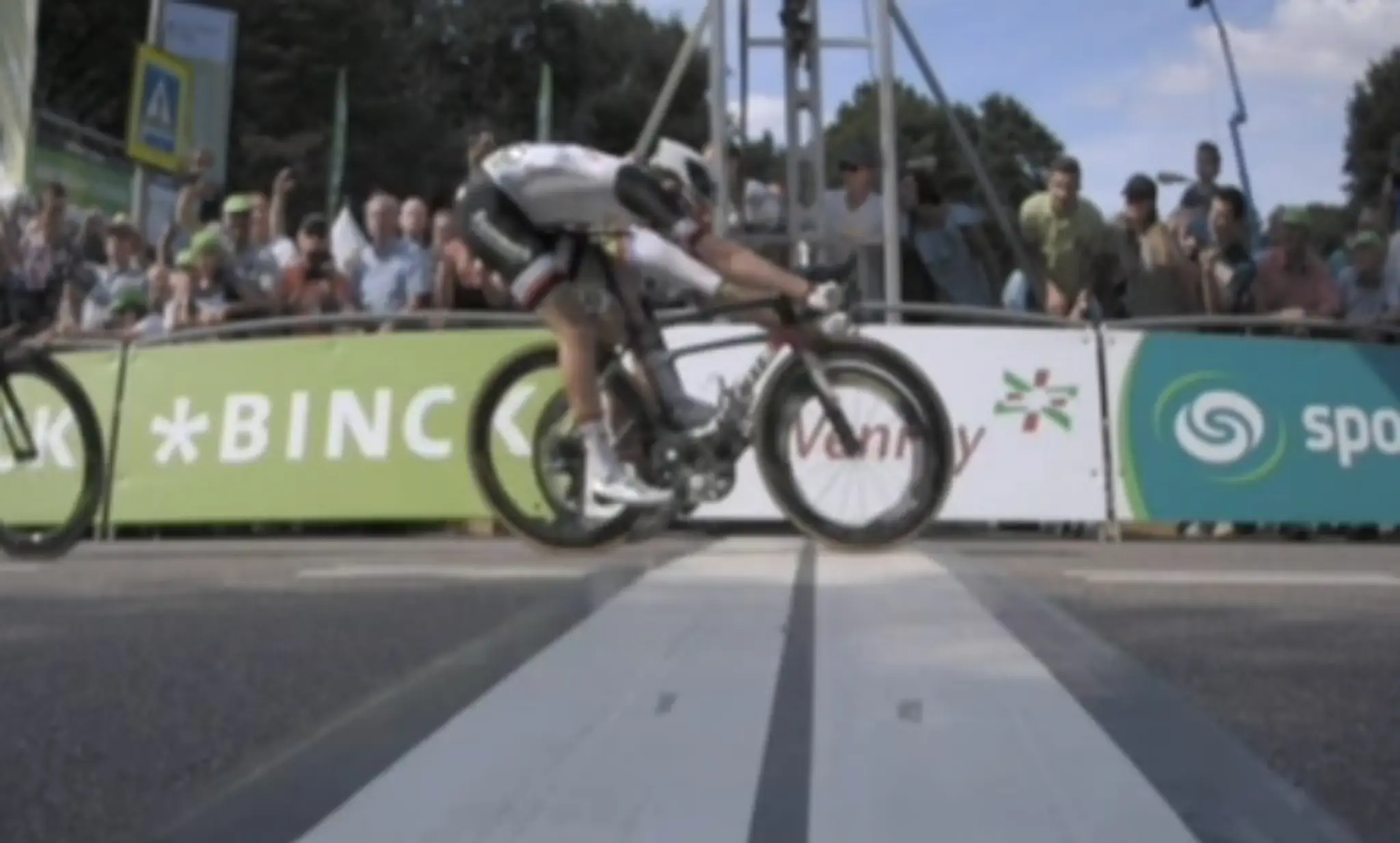 Peter Sagan vyhral prvú etapu na BincBank tour.