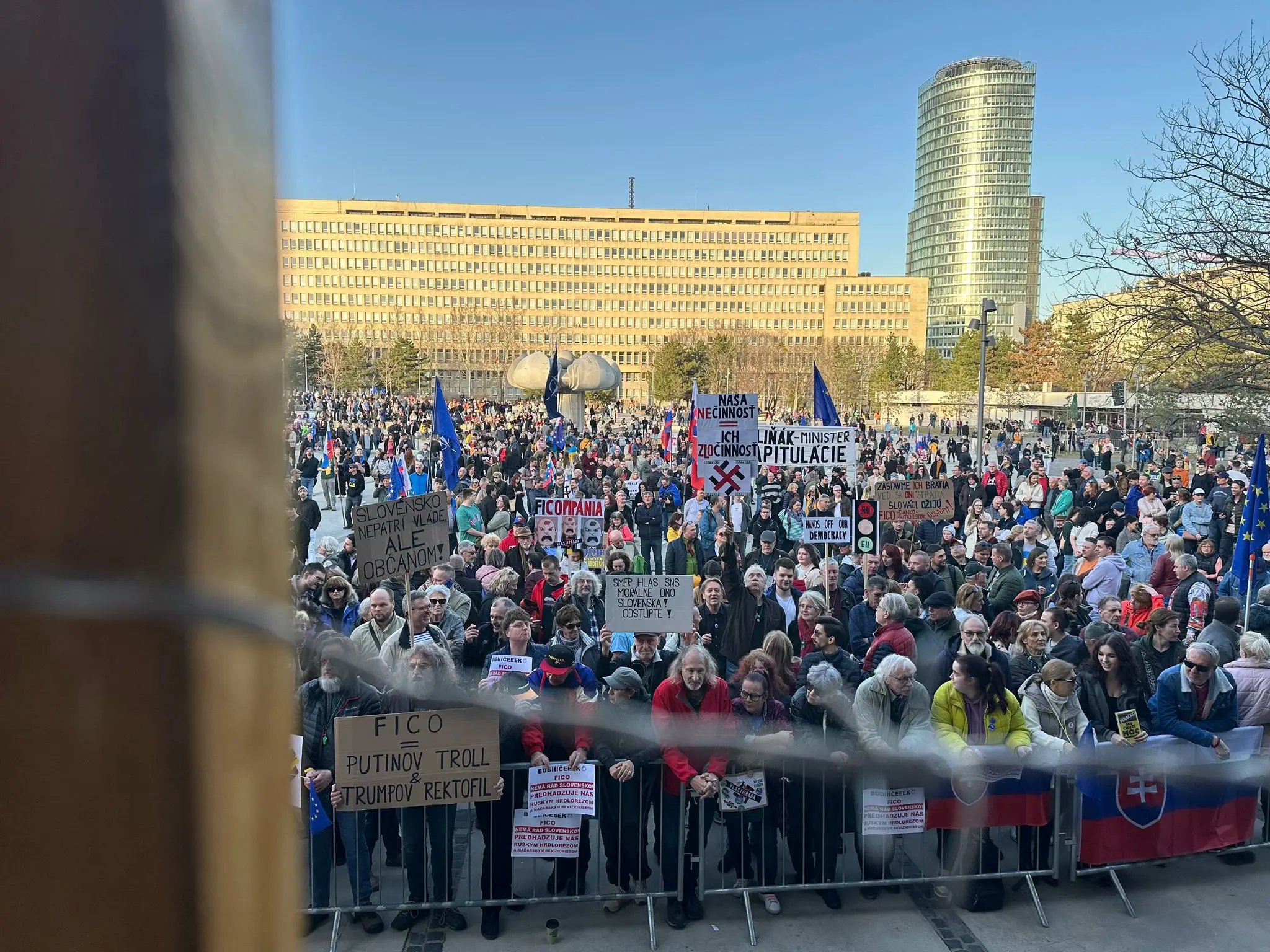 Zaplnené Námestie slobody v Bratislave