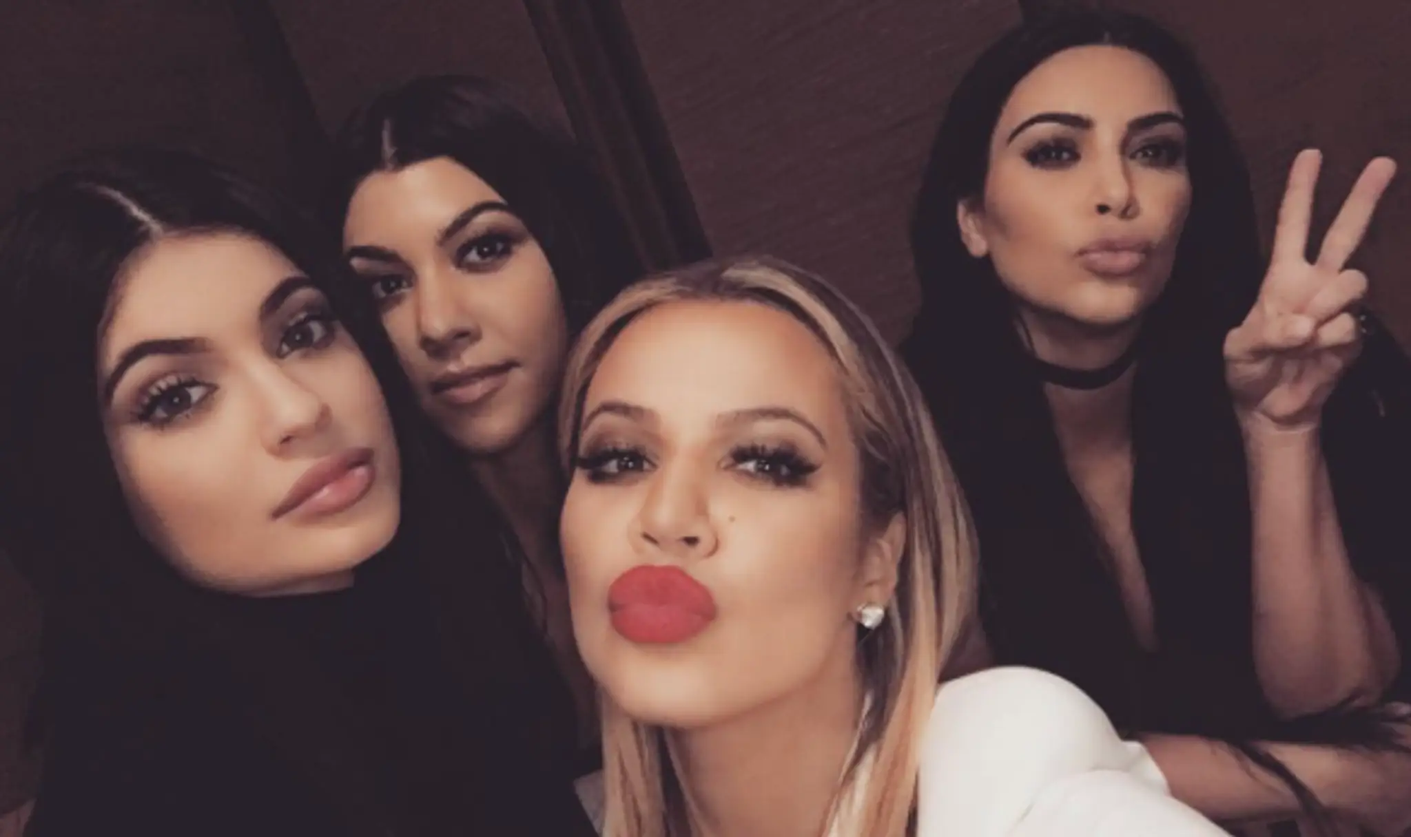 Sestry Kardashian-Jenner.jpg