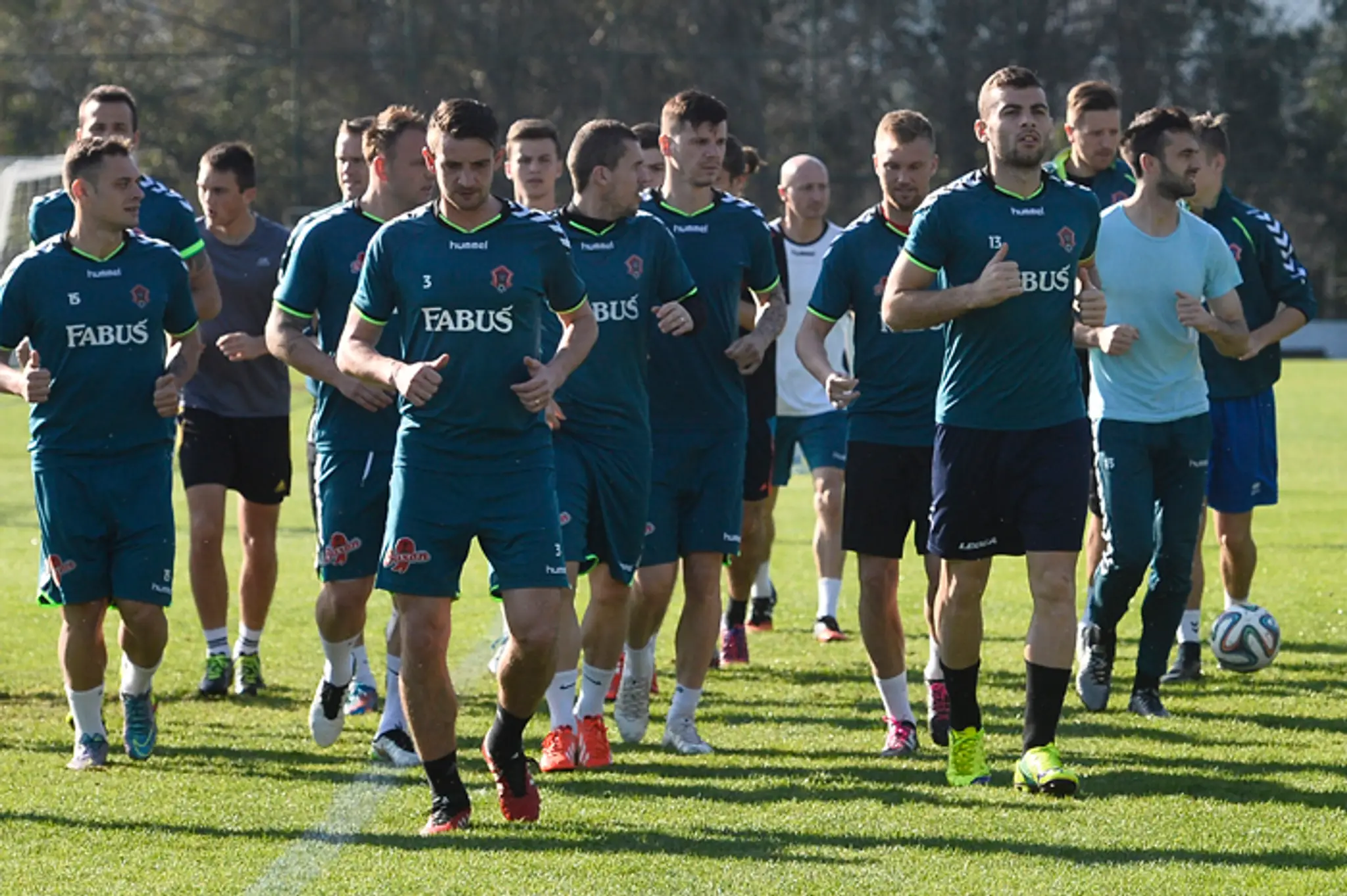 Na archívnej snímke futbalisti FK Iskra Borčice počas tréningu.
