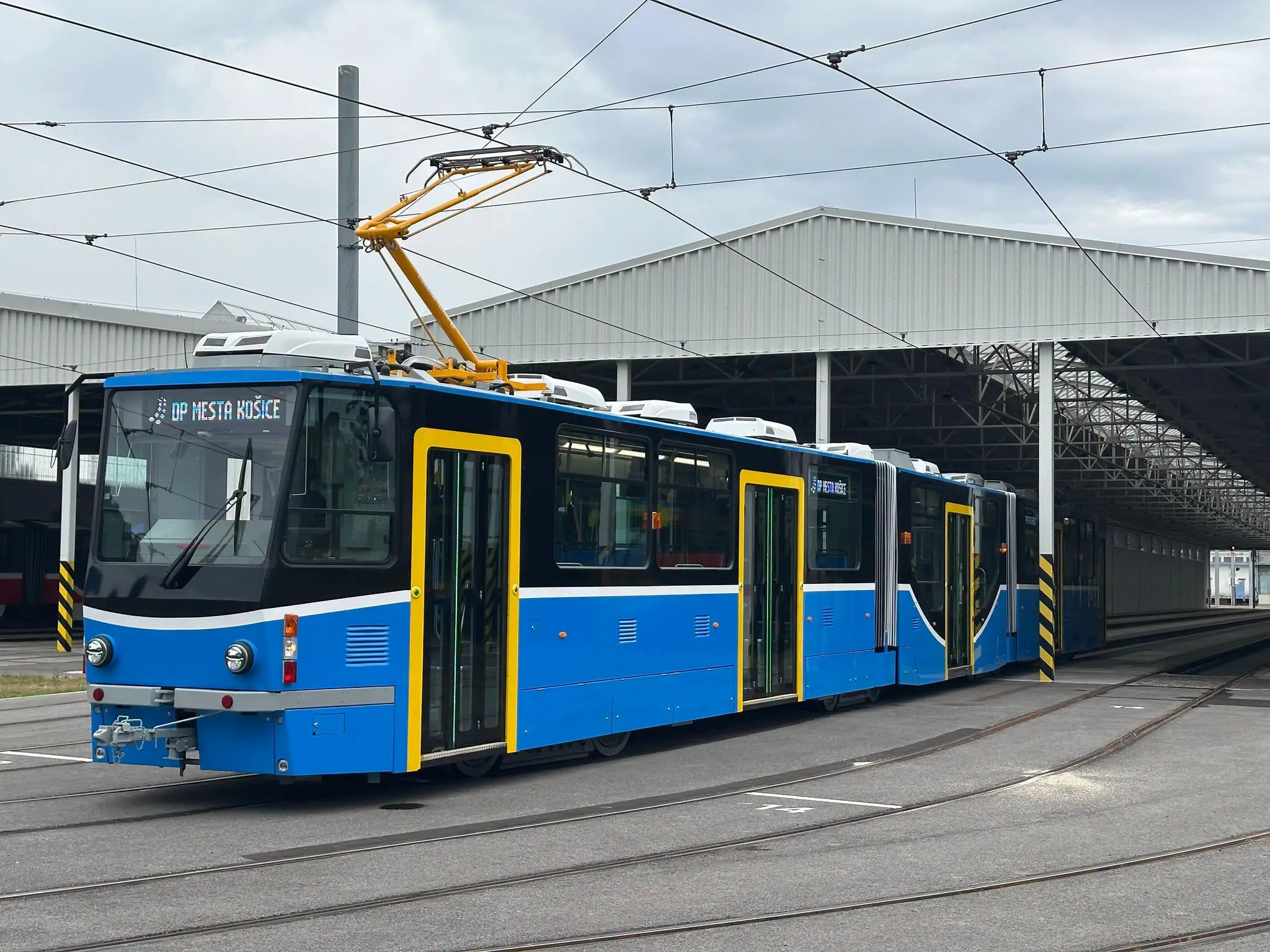 Prvá klimatizovaná električka dorazila do Košíc.