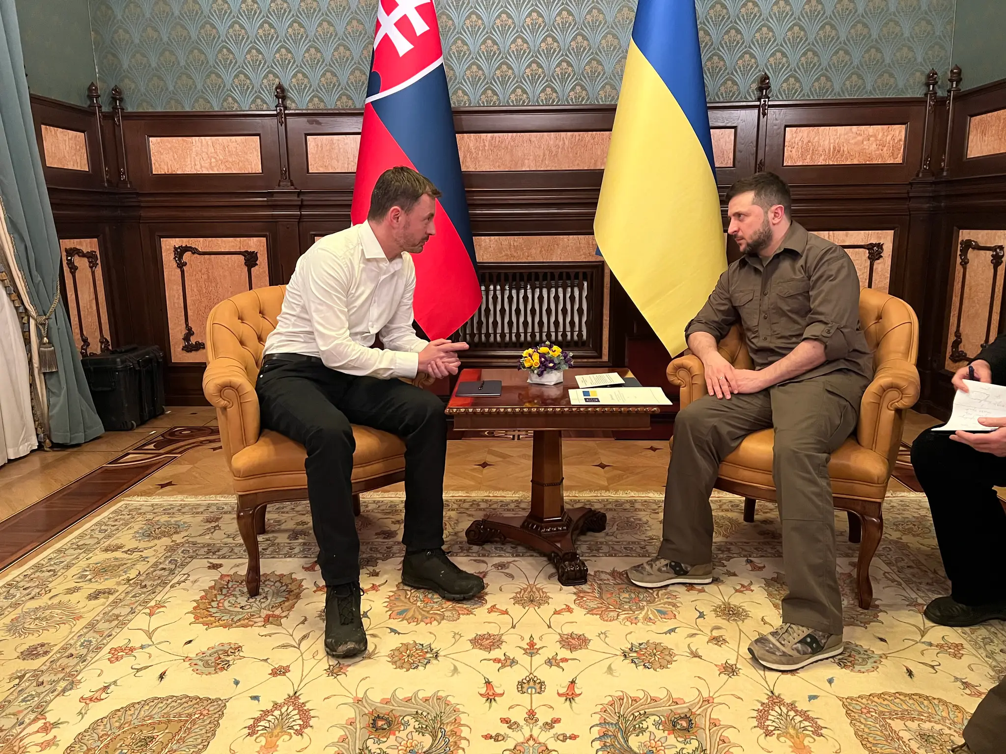 Volodymyr Zelenskyj počas stretnutia s Eduardom Hegerom