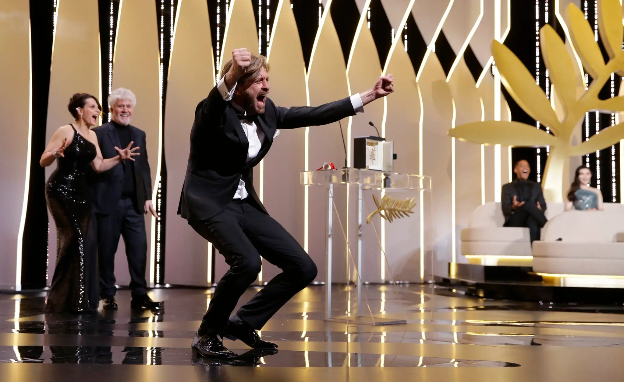Režisér Ruben Östlund sa raduje po zisku Zlatej palmy za najlepší film The Square.