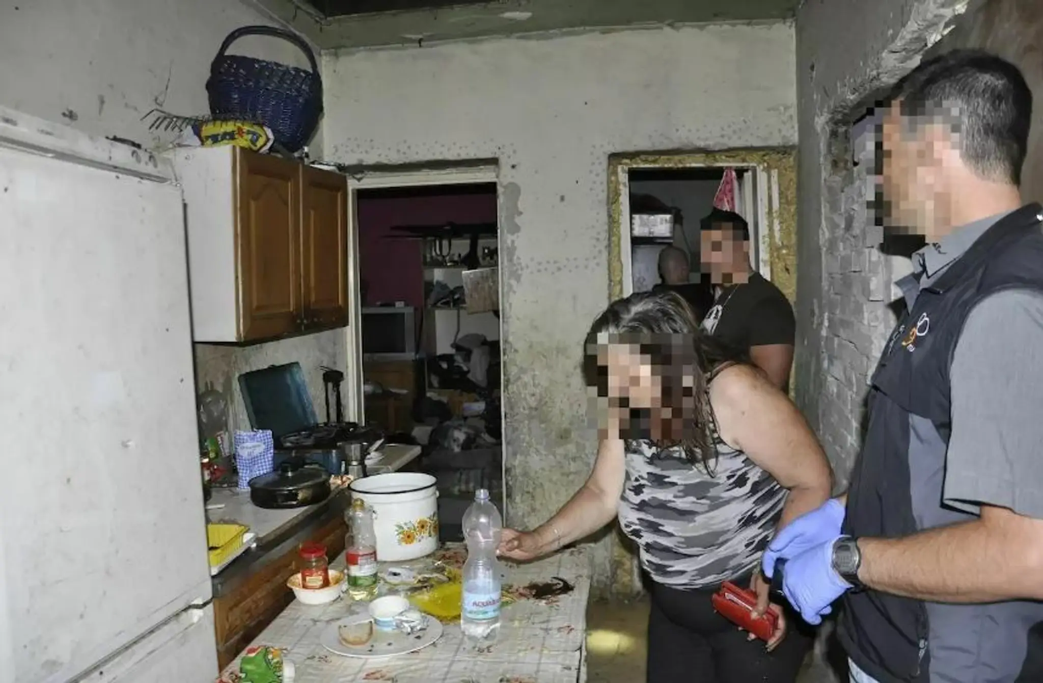 Maďarská polícia zadržala rodičov a starú mamu.