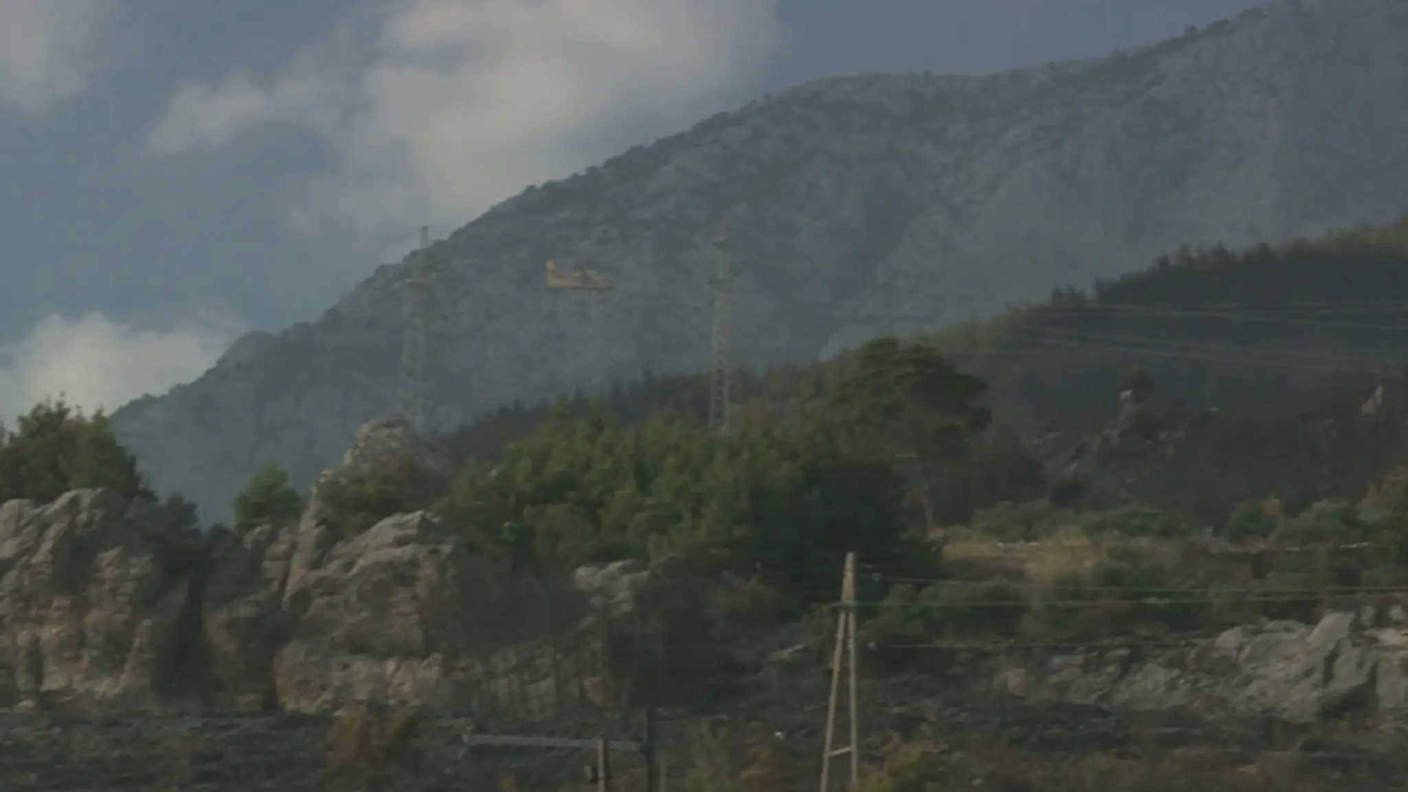 Makarska riviera počas vlaňajších požiarov.
