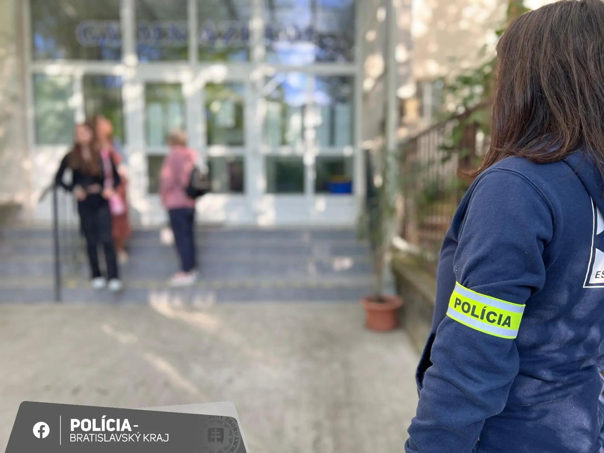 Školy strážia po výhražných e-mailoch policajti.