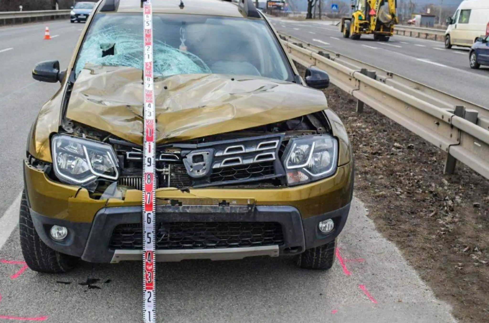 Na snímke auto, ktoré zrazilo na priechode pre chodcov muža.