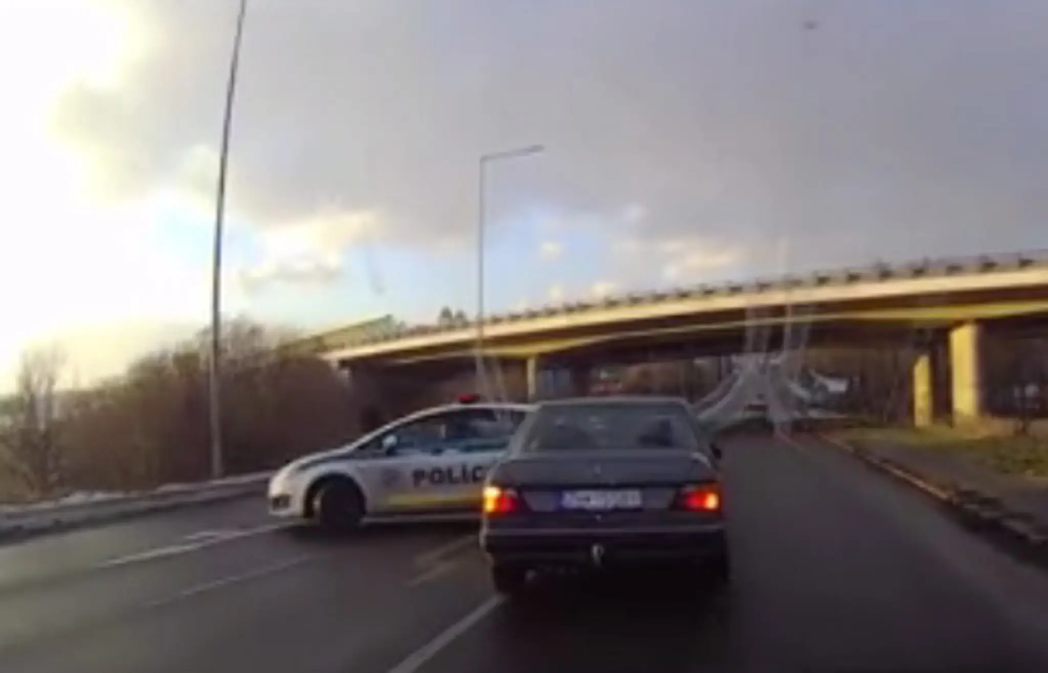 Žiarski policajti sa z ničoho nič otočili do protismeru.