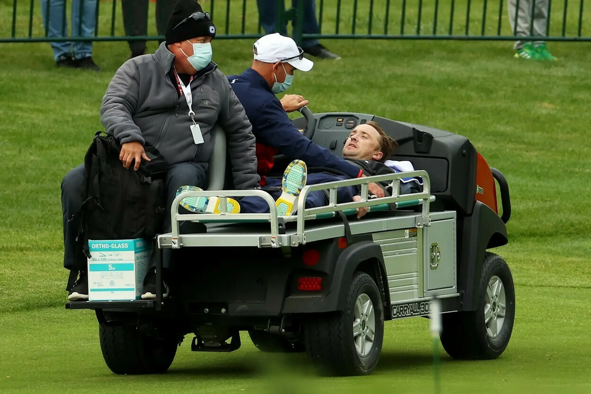 Tom Felton skolaboval počas golfového turnaja. Následne ho odviezli z ihriska
