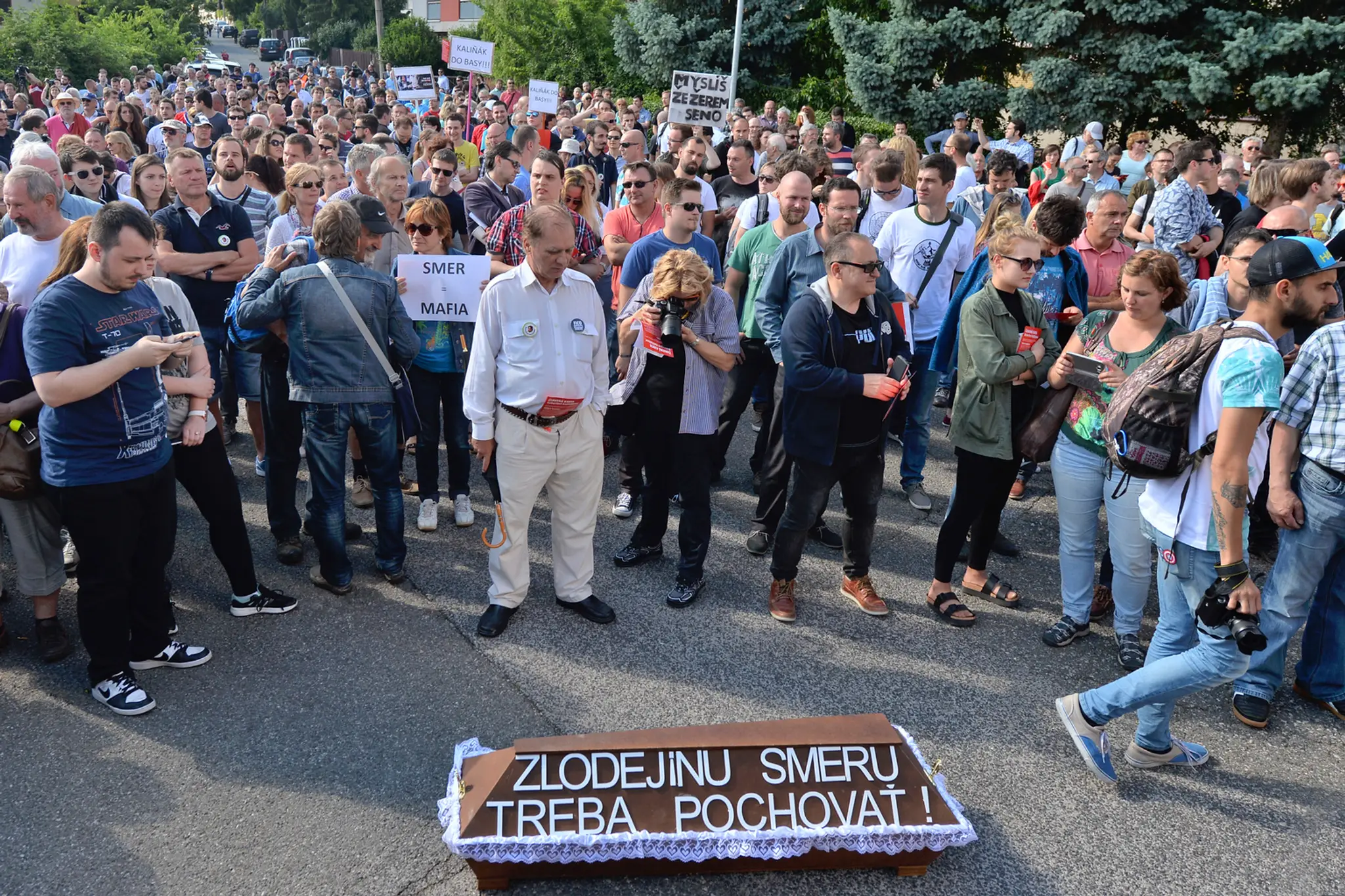 Protest pred Bonaparte.