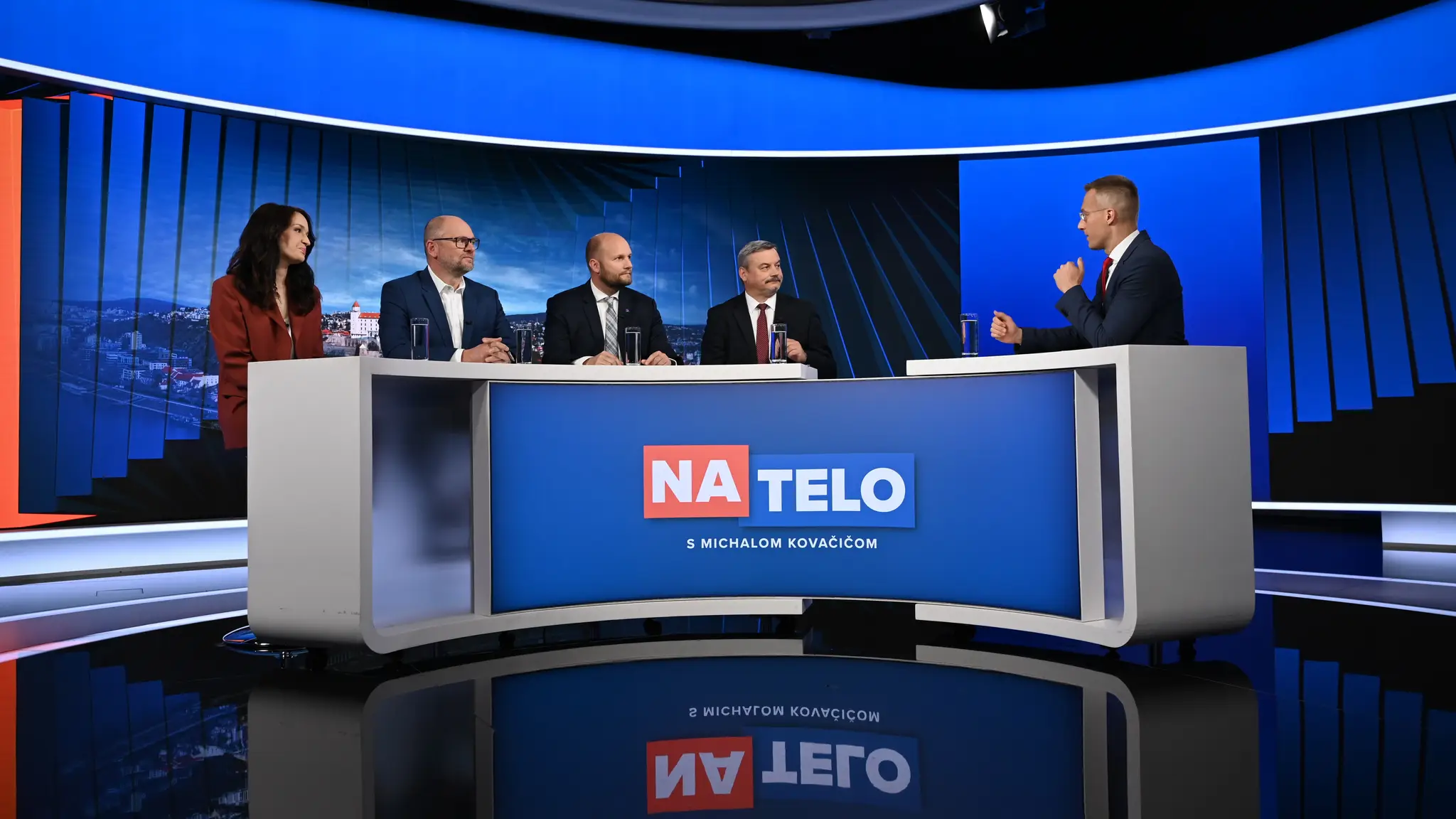 Hosťami Na telo boli Richard Sulík, Jaroslav Naď, József Berényi a Zuzana Gabrižová.