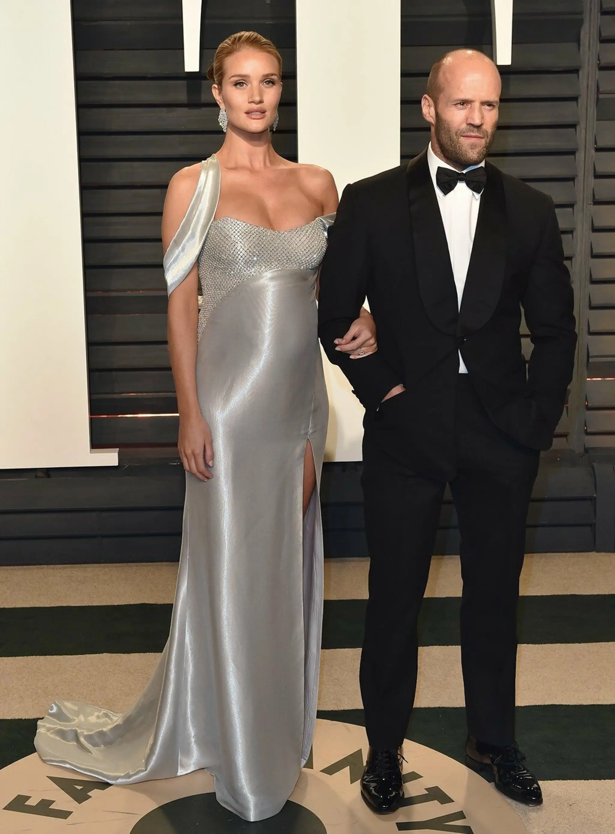 Jason Statham má po boku o 20 rokov mladšiu partnerku, modelku Rosie Huntington-Whiteley.
