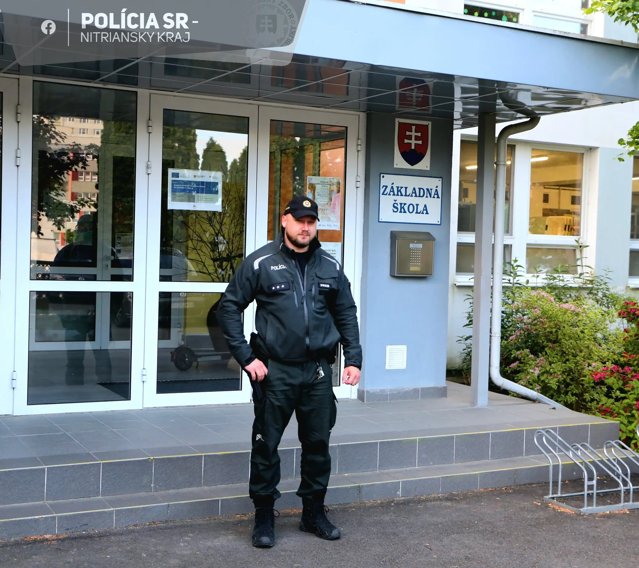 Školy strážia po výhražných e-mailoch policajti.