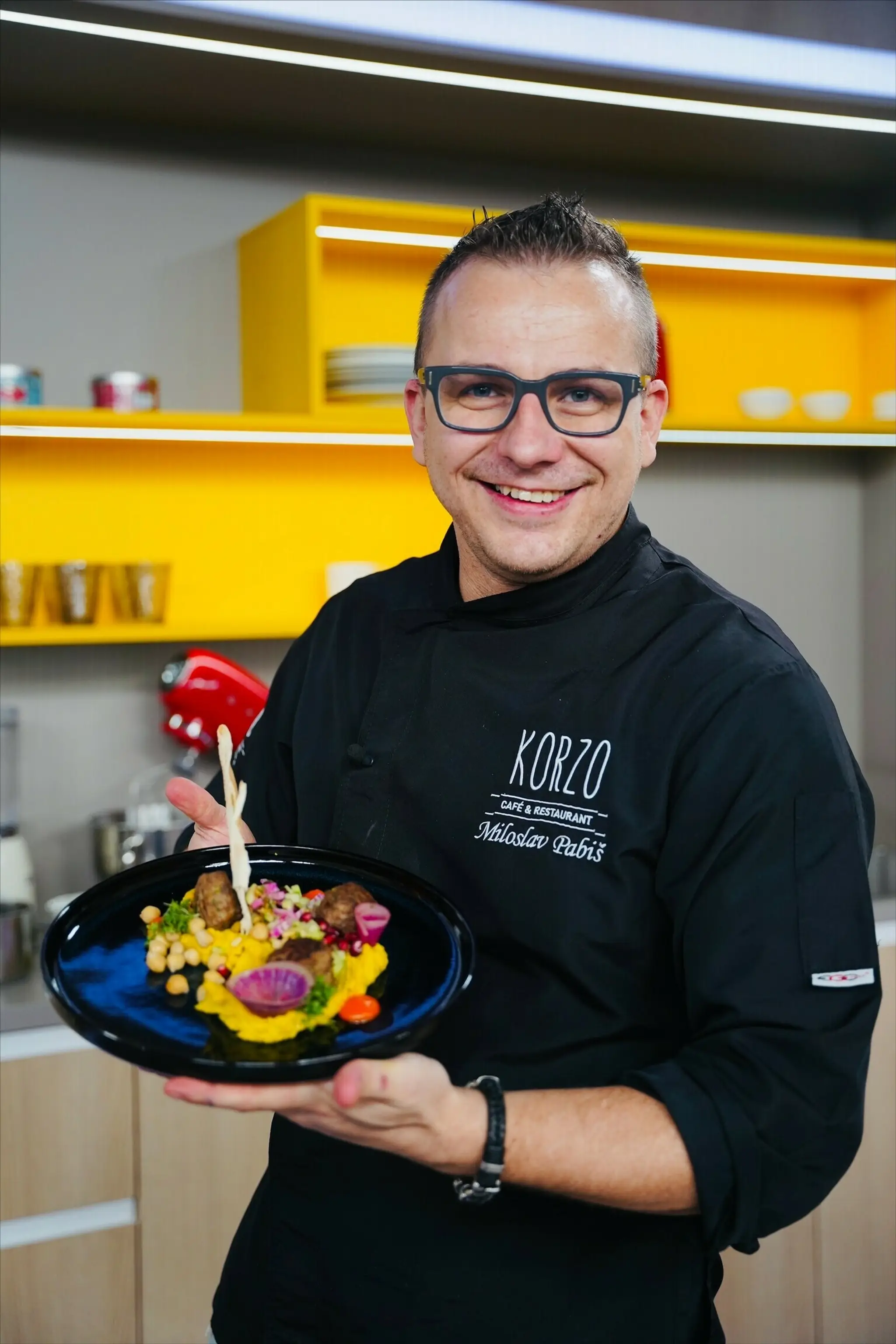 Uhorkovo oriešková salsa s teľacím mäsom