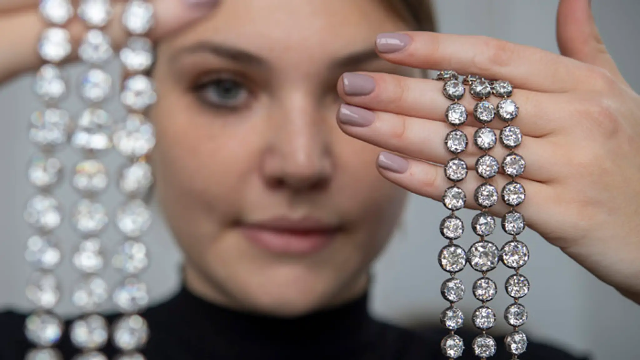 Dva diamantové náramky kedysi vlastnila francúzska kráľovná Mária Antoinetta.