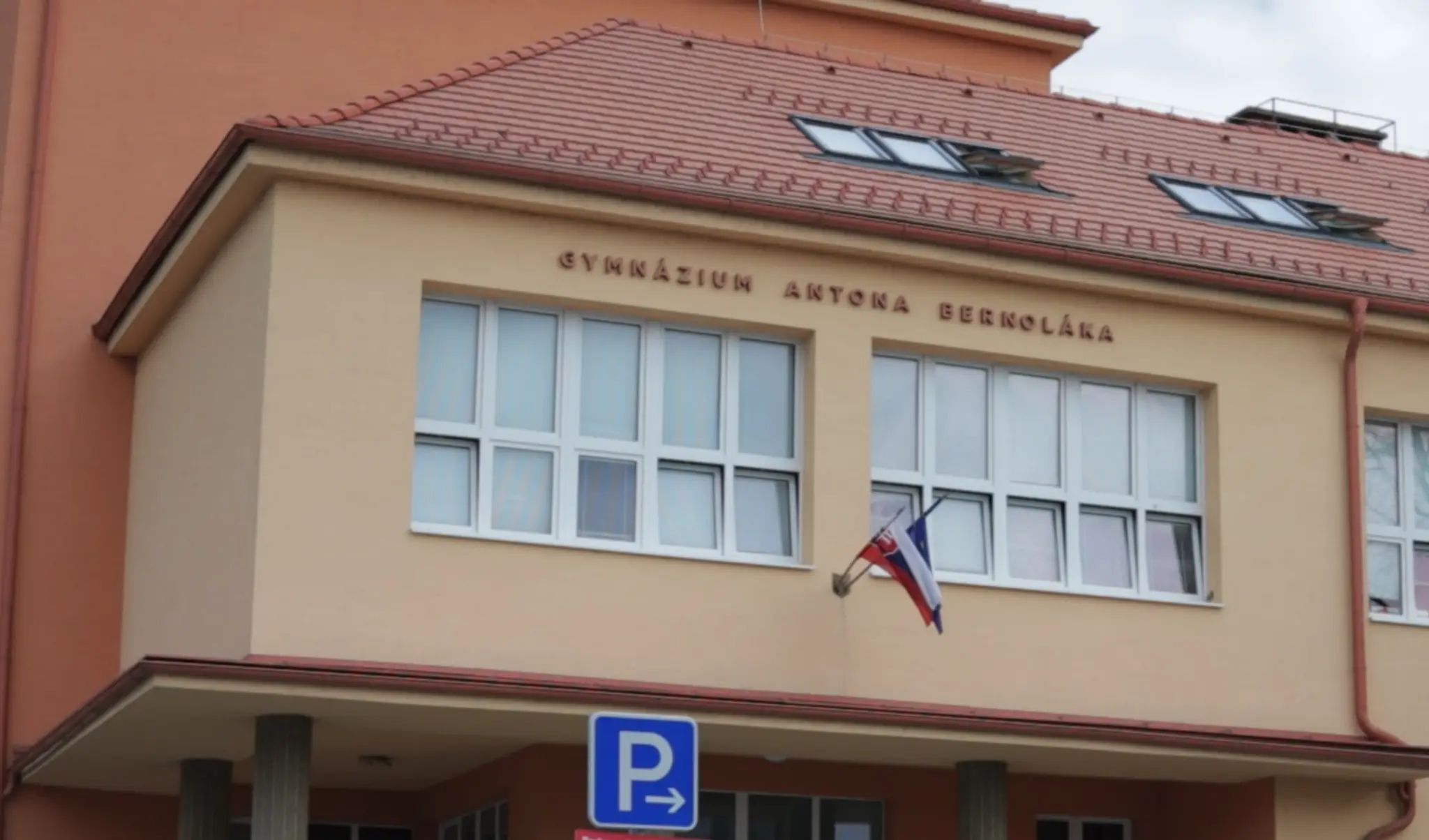 Gymnázium Antona Bernoláka v Senci.