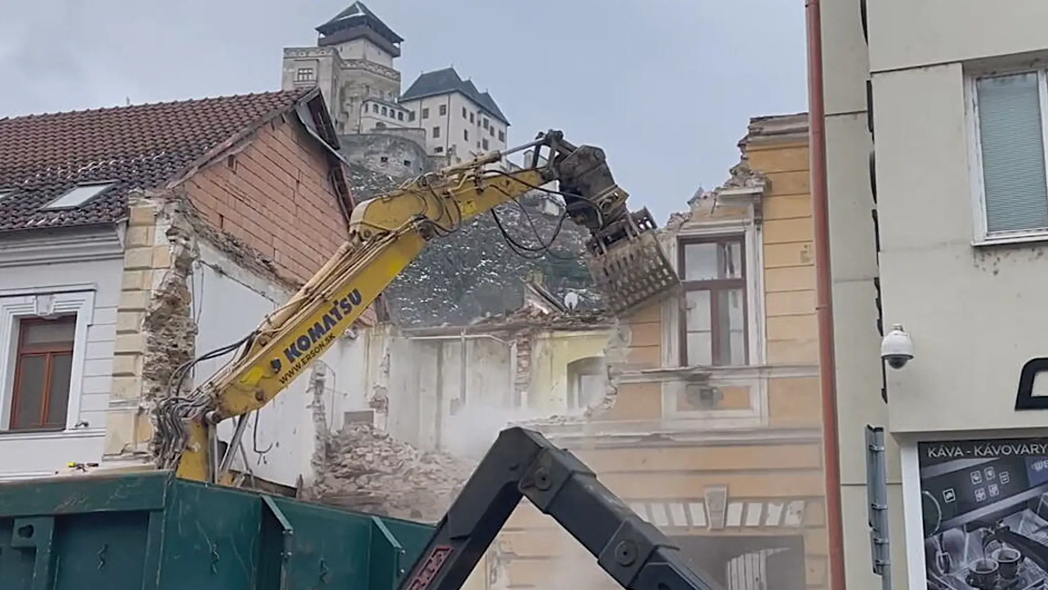 V centre Trenčína zmizol historický meštiansky dom.