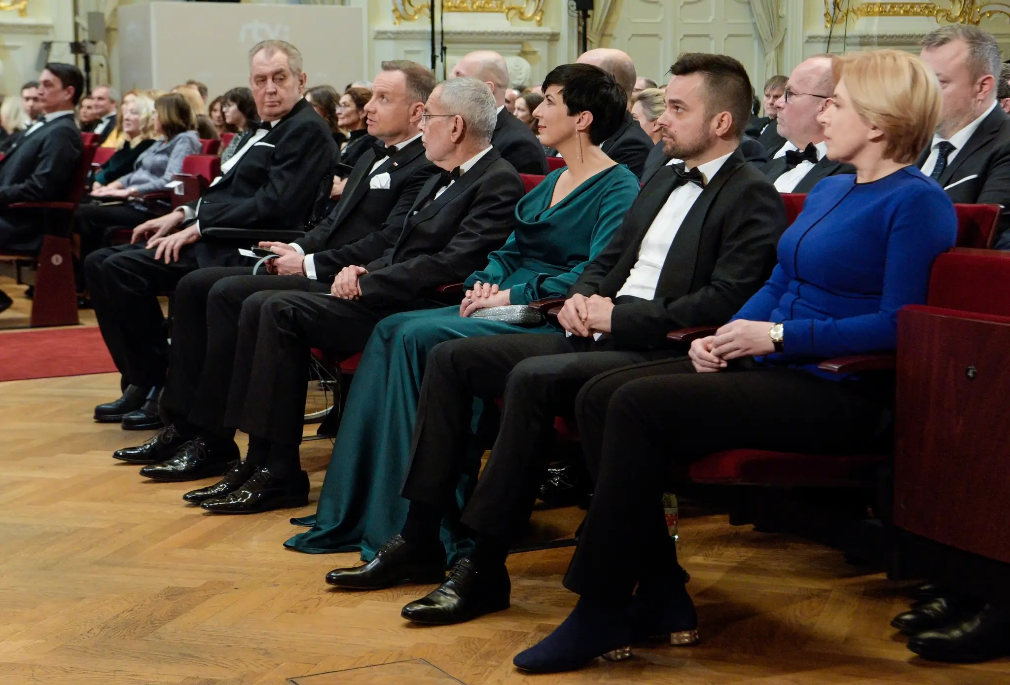 Prezidentka udeľovala štátne vyznamenania.