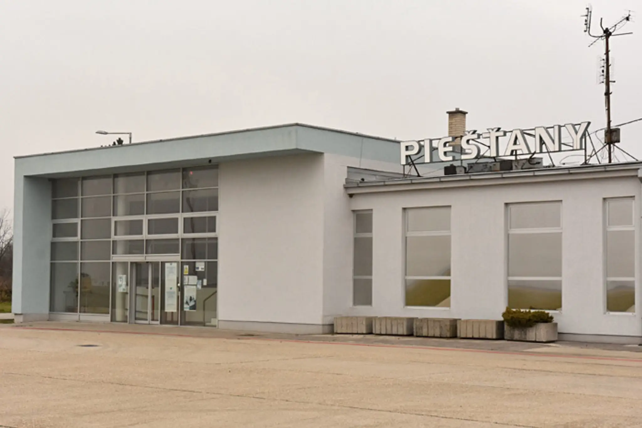 Budova spoločnosti Piešťanské letisko.a.s.