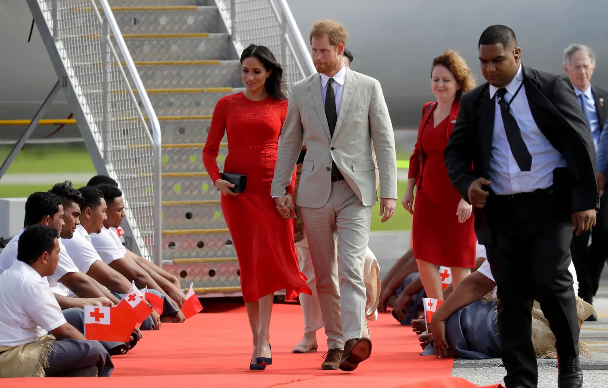 Britský kráľovský pár priletel na návštevu ostrova Tonga.