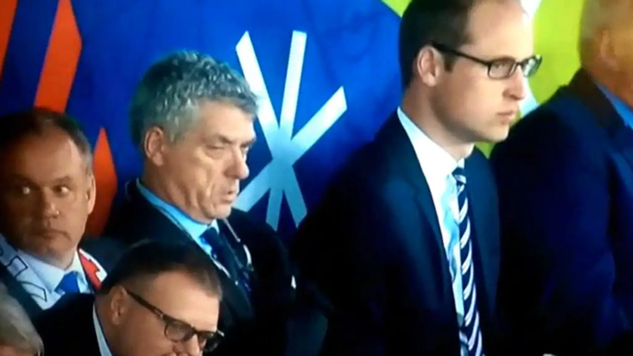 Súčasný viceprezident UEFA Angel María Villar zaspal na zápase Slovensko-Anglicko.