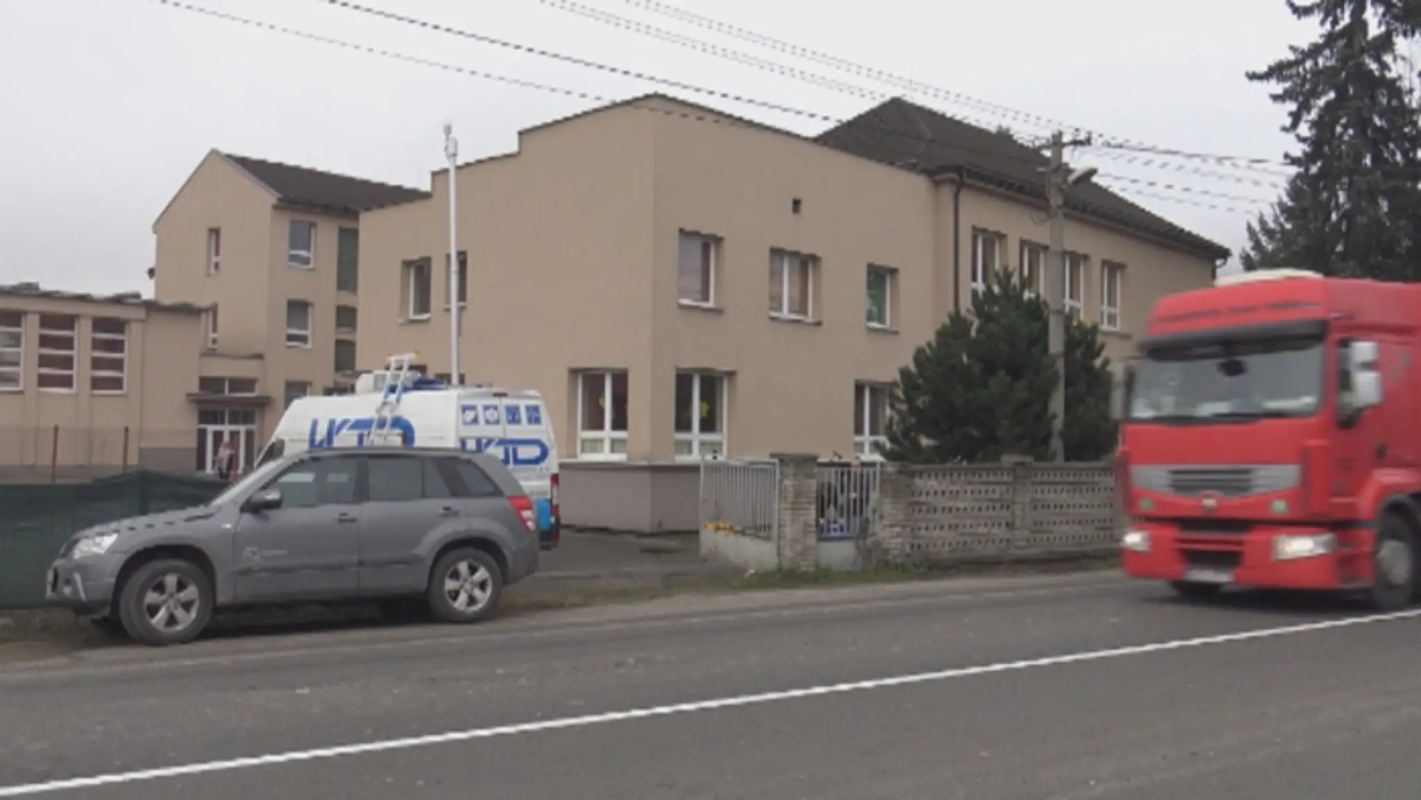 ZŠ v Svrčincovci, kde za hodinu počas špičky prejde až 650 áut.