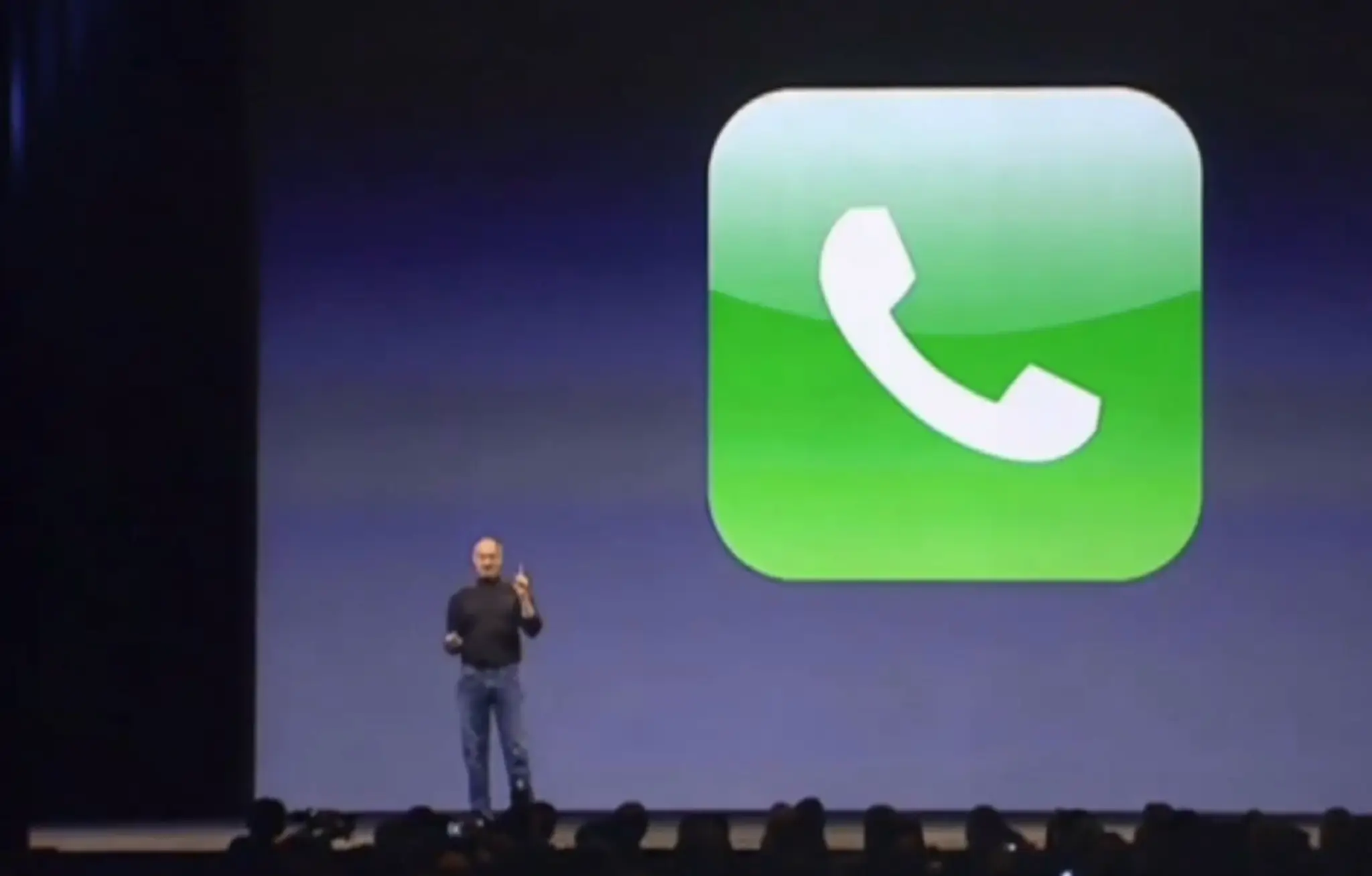 Steve Jobs predstavoval iPhone