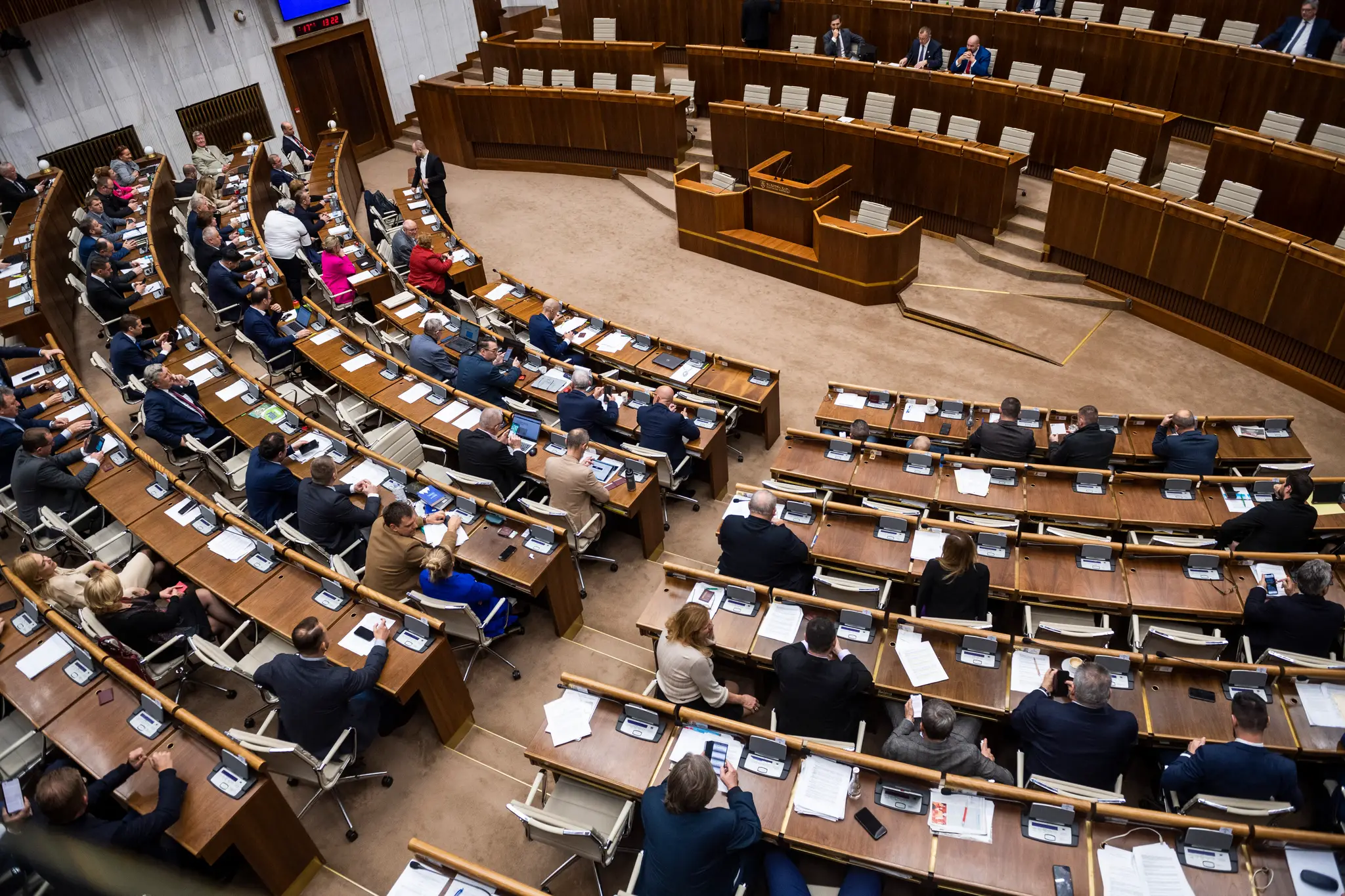 Poslanci v parlamente