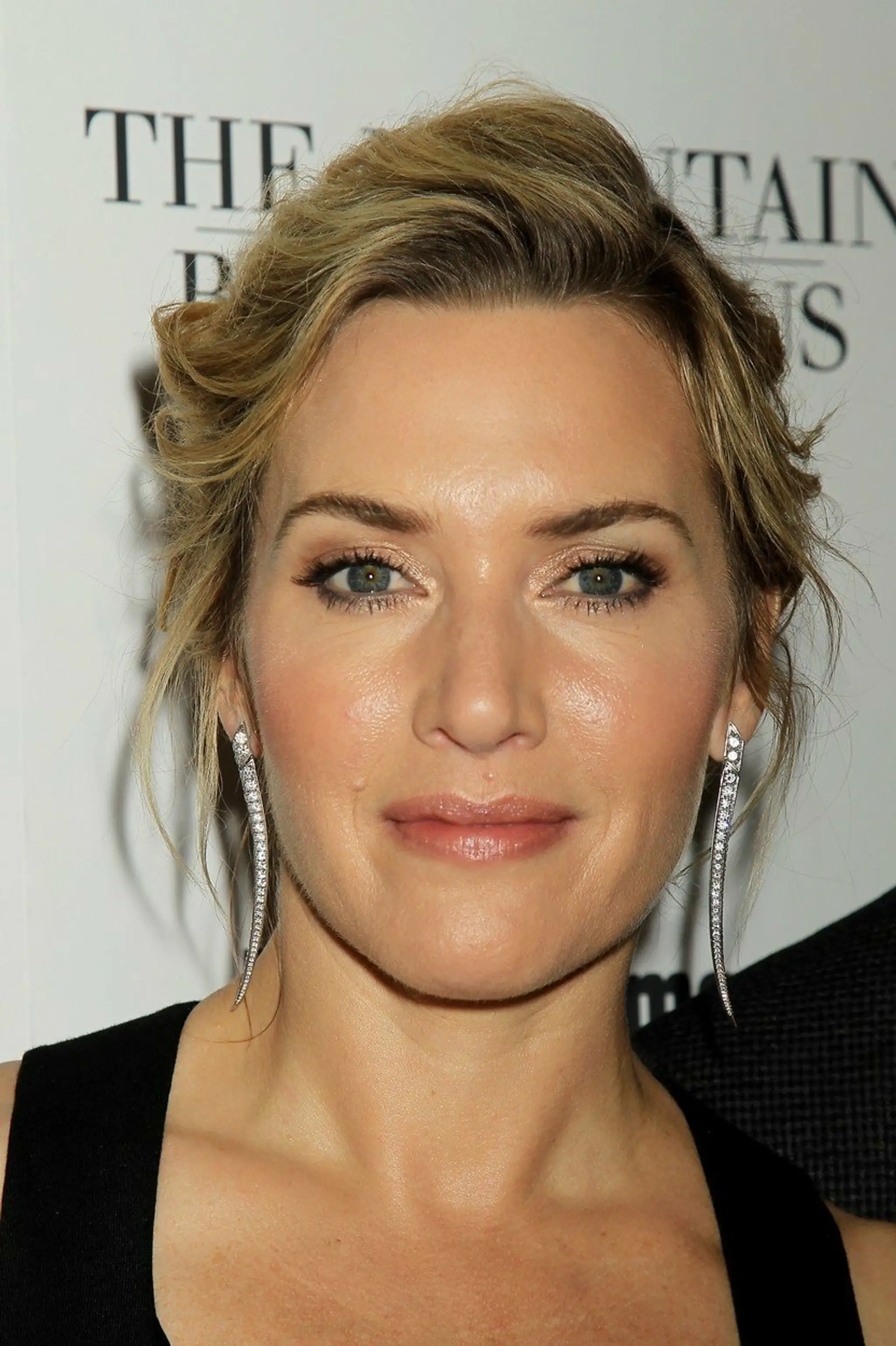 Kate Winslet rozdáva podpisy fanúšikom