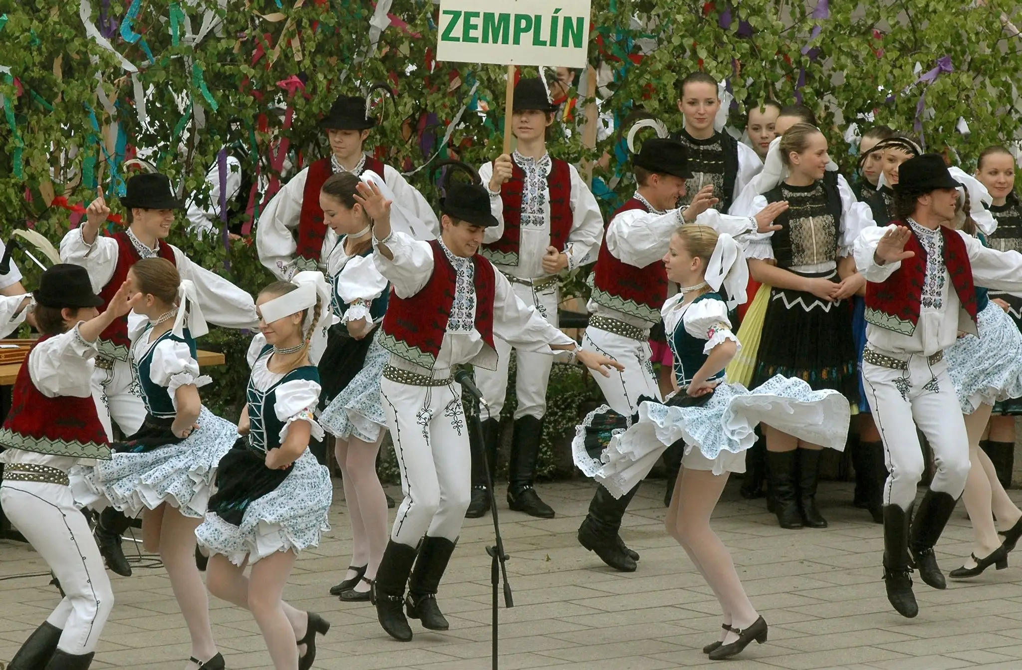 Folklórny súbor Zemplín na archívnej snímke.