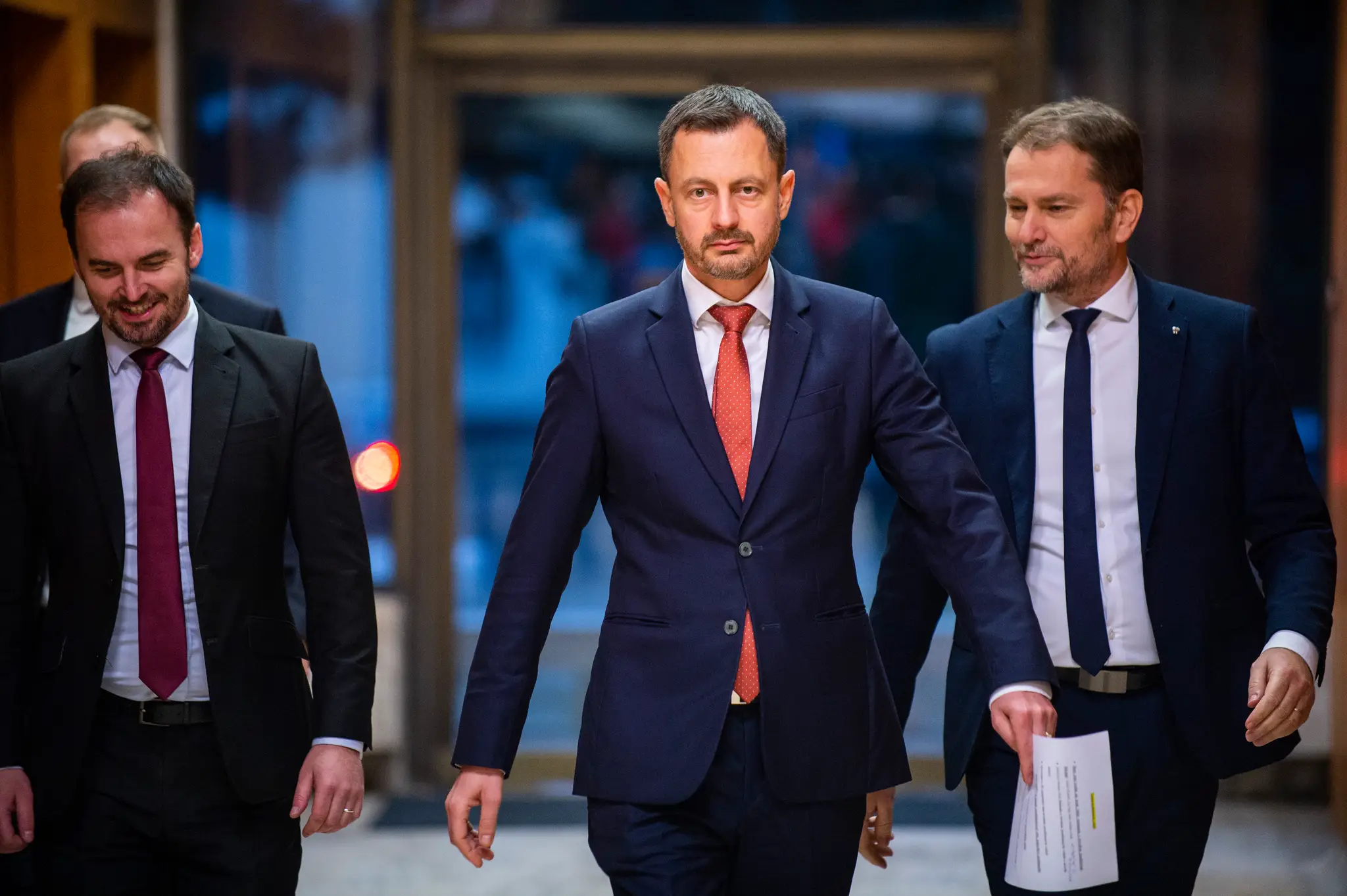 Predstavitelia hnutia OĽaNO - zľava poslanec NR SR Michal Šípoš, predseda vlády SR Eduard Heger a predseda hnutia OĽaNO a poslanec NR SR Igor Matovič